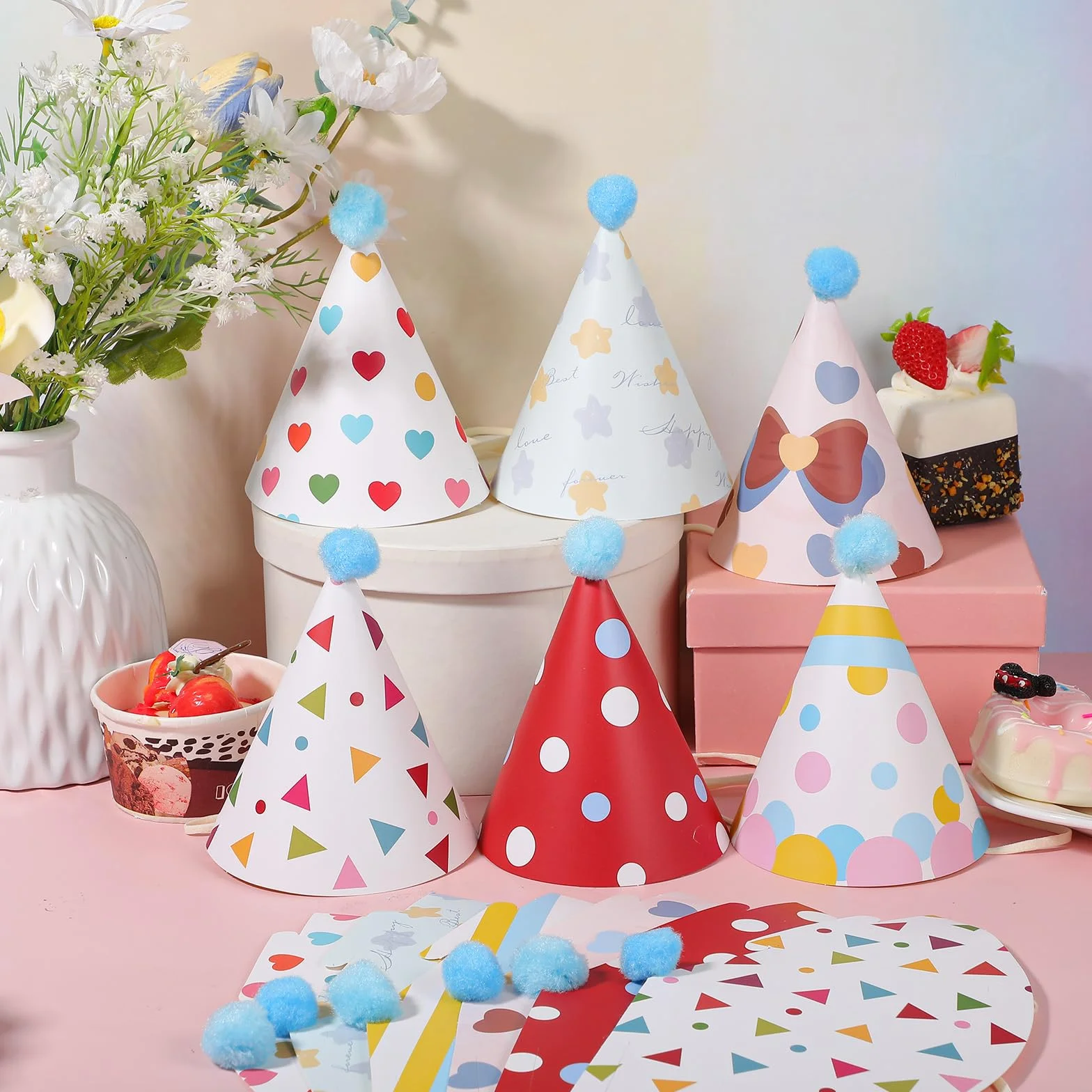 Chapeaux de fête pour animaux en peluche, lot de 12, 6 styles avec pompons, chapeau conique en papier pour chats chiens chatons lapins