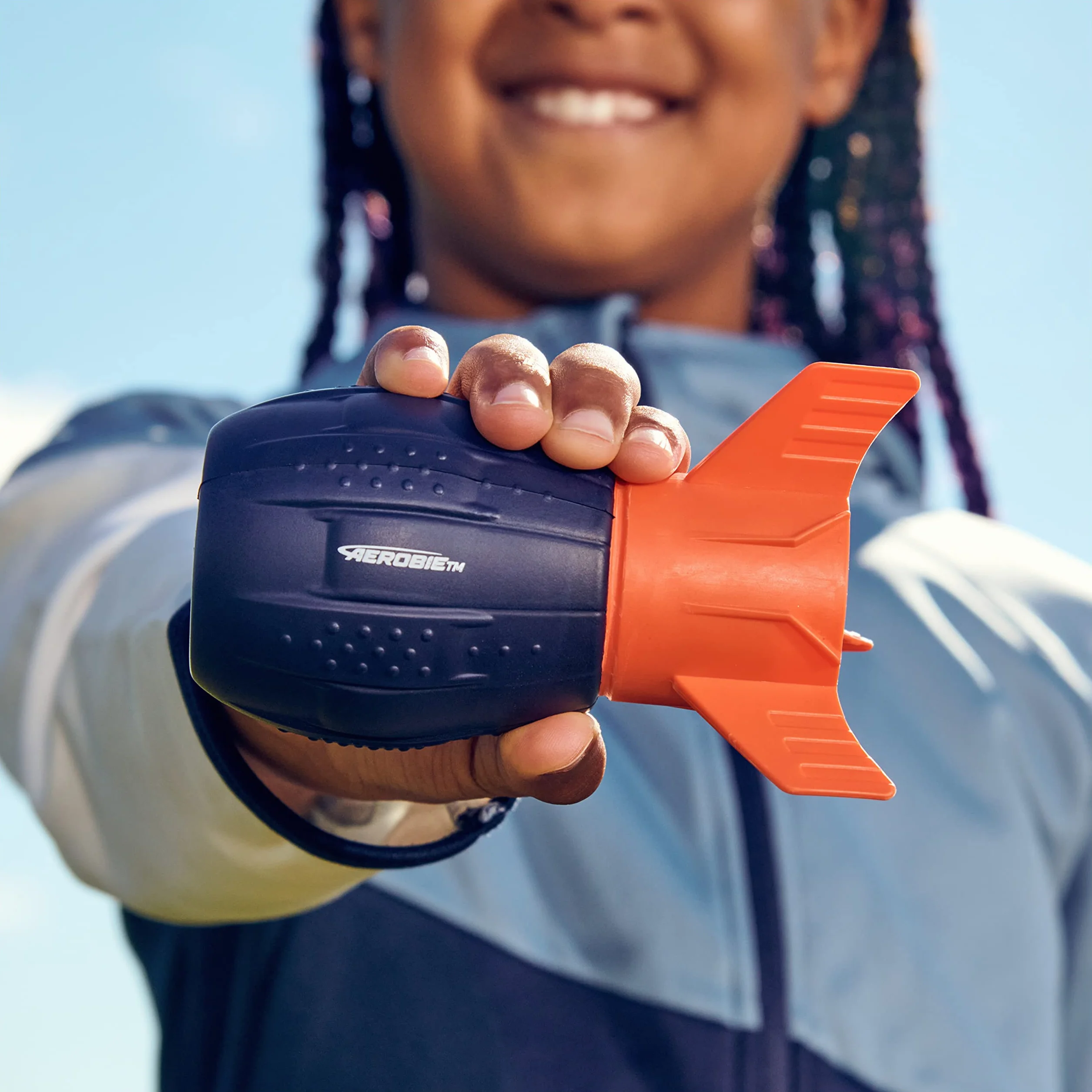 Aerobie Super Sonic Fin Catch Jouet de Football aérodynamique Russel Wilson Bleu/Orange pour Enfants 8 Ans+