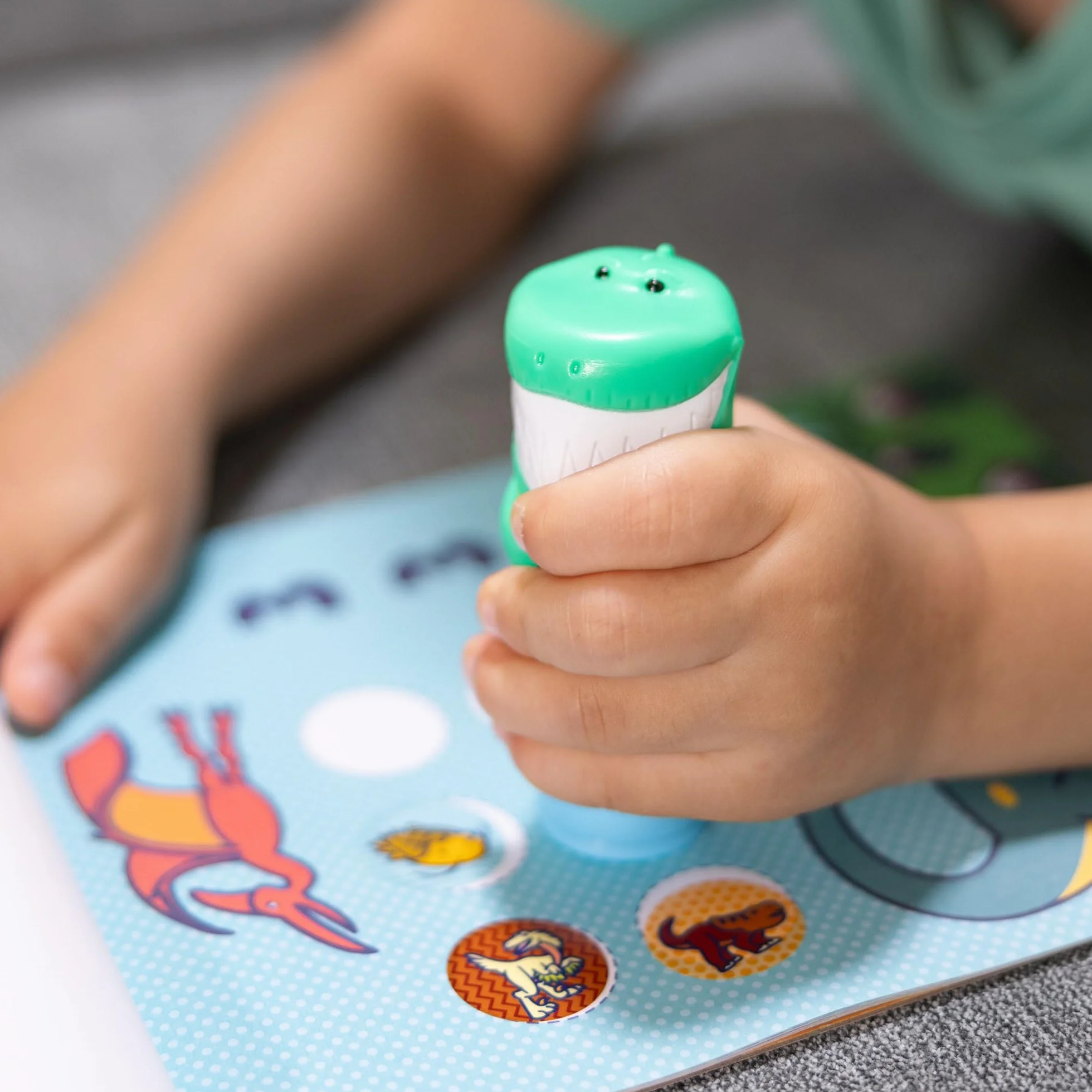 Melissa & Doug Sticker Wow Tamponneuse Dinosaure Bloc D’Activités 300 Autocollants Livre Stickers Activité Manuelle Enfant 3 Ans