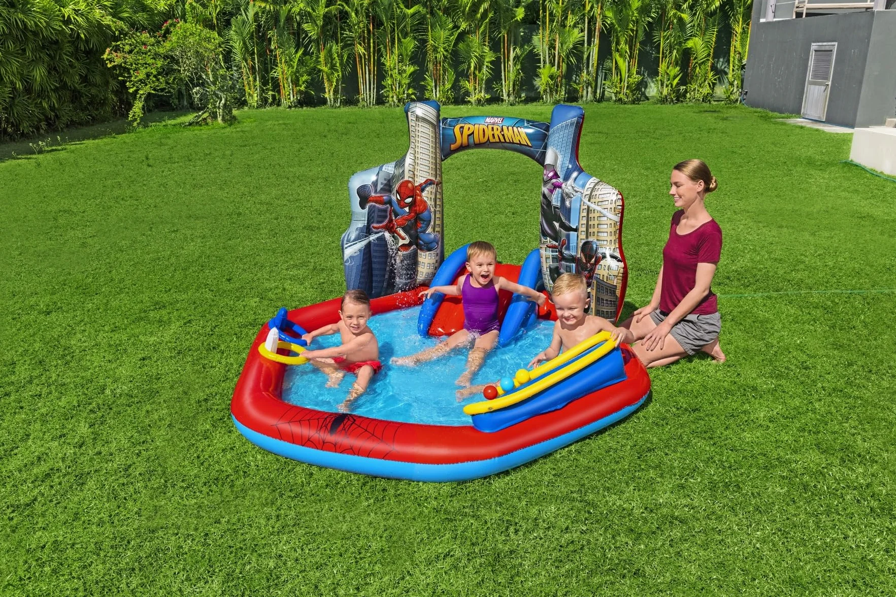 Play Center 6'11" x 6'9" x 50"