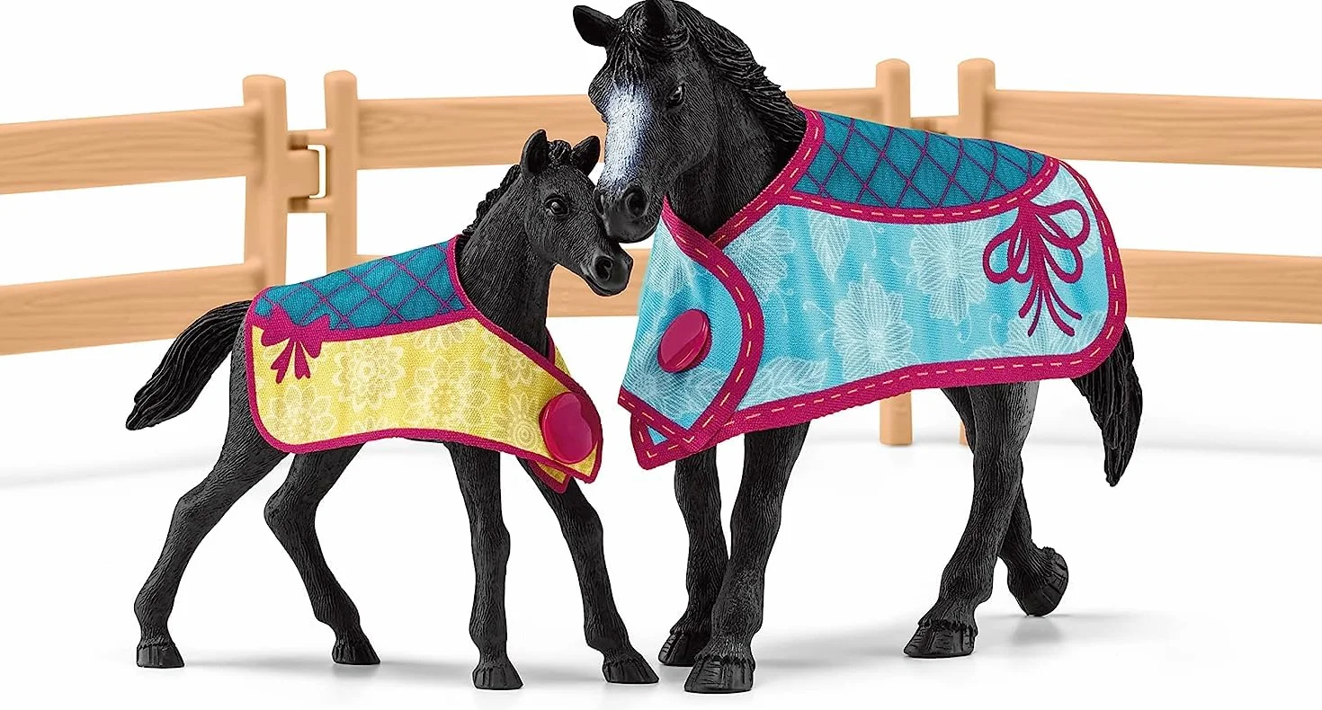 Schleich HORSE CLUB Box pour jument et poulain 42611 coffret 34 pièces jouet cheval dès 5 ans