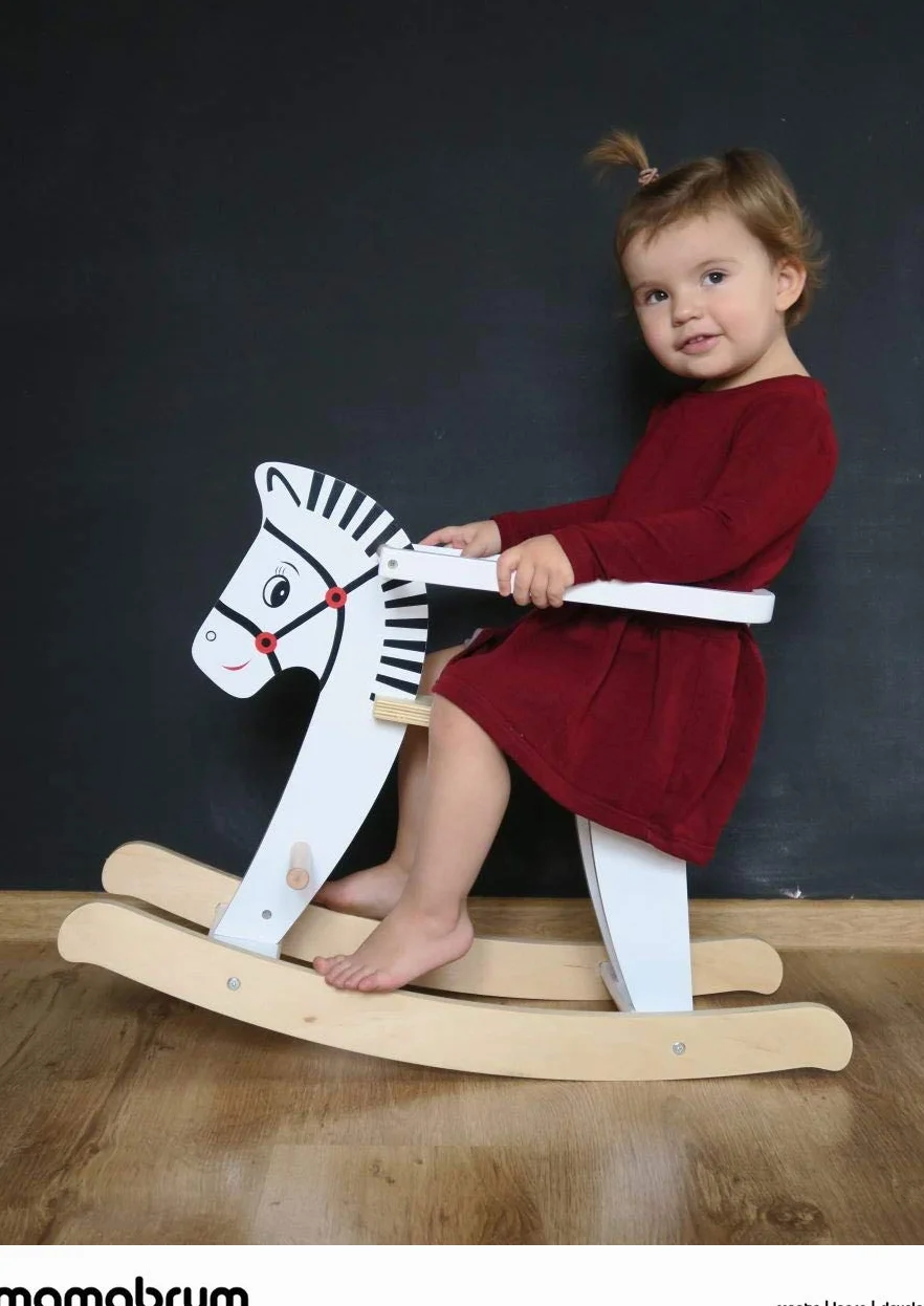 Mamabrum Cheval à Bascule en Bois 48 x 26 x 68 cm Jouet Traditionnel avec Anneaux de Protection Démontables