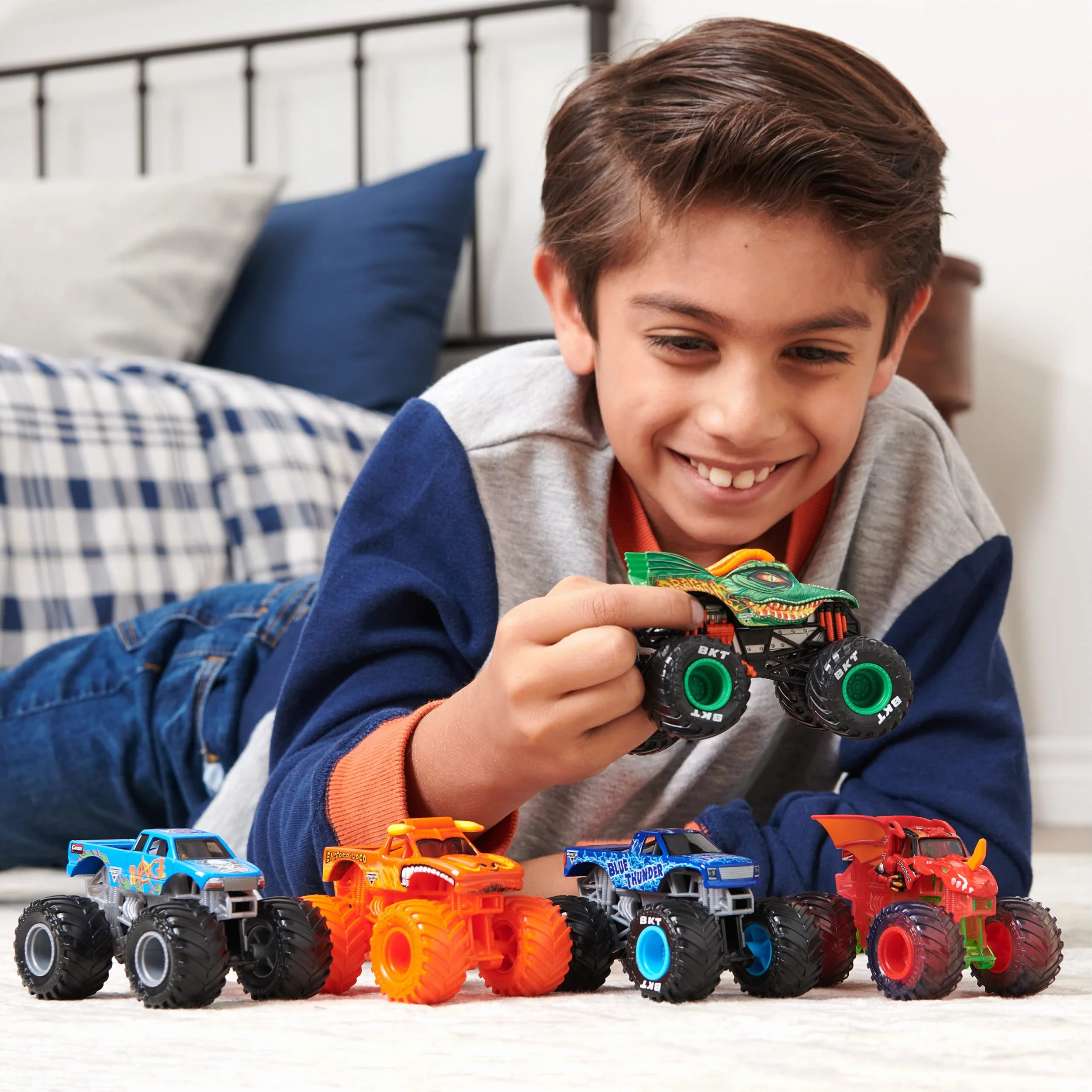 Monster Jam Lot de 2 Originaux Batmobile vs. Megalodon Monster Trucks échelle 1:64