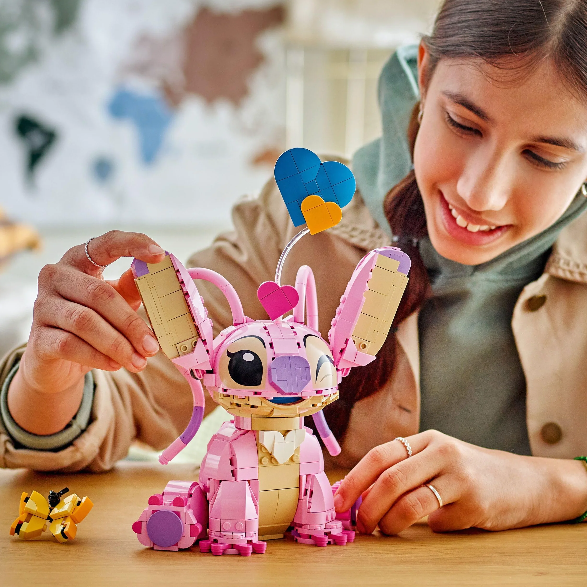 LEGO Disney Angel Jouet de Construction Lilo & Stitch 43257 Figurine en Briques avec 3 Ballons en Cœur & Papillon Décoration Intérieure Cadeau 9 Ans