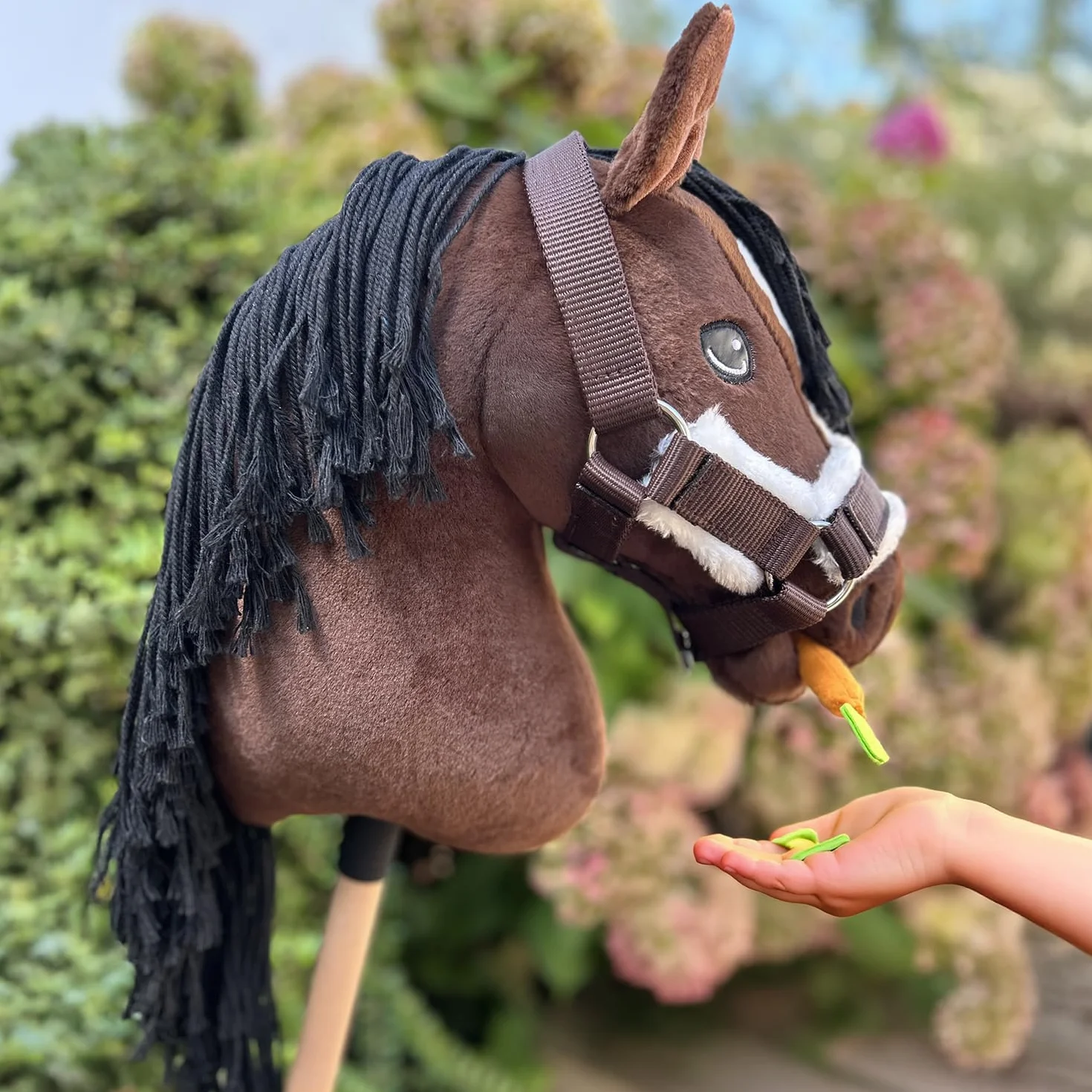 Cheval Bâton Hobby Horse A3 Bai Marron Crins Noirs Ensemble Complet Filet Mors Rênes Licol Longe Bonnet