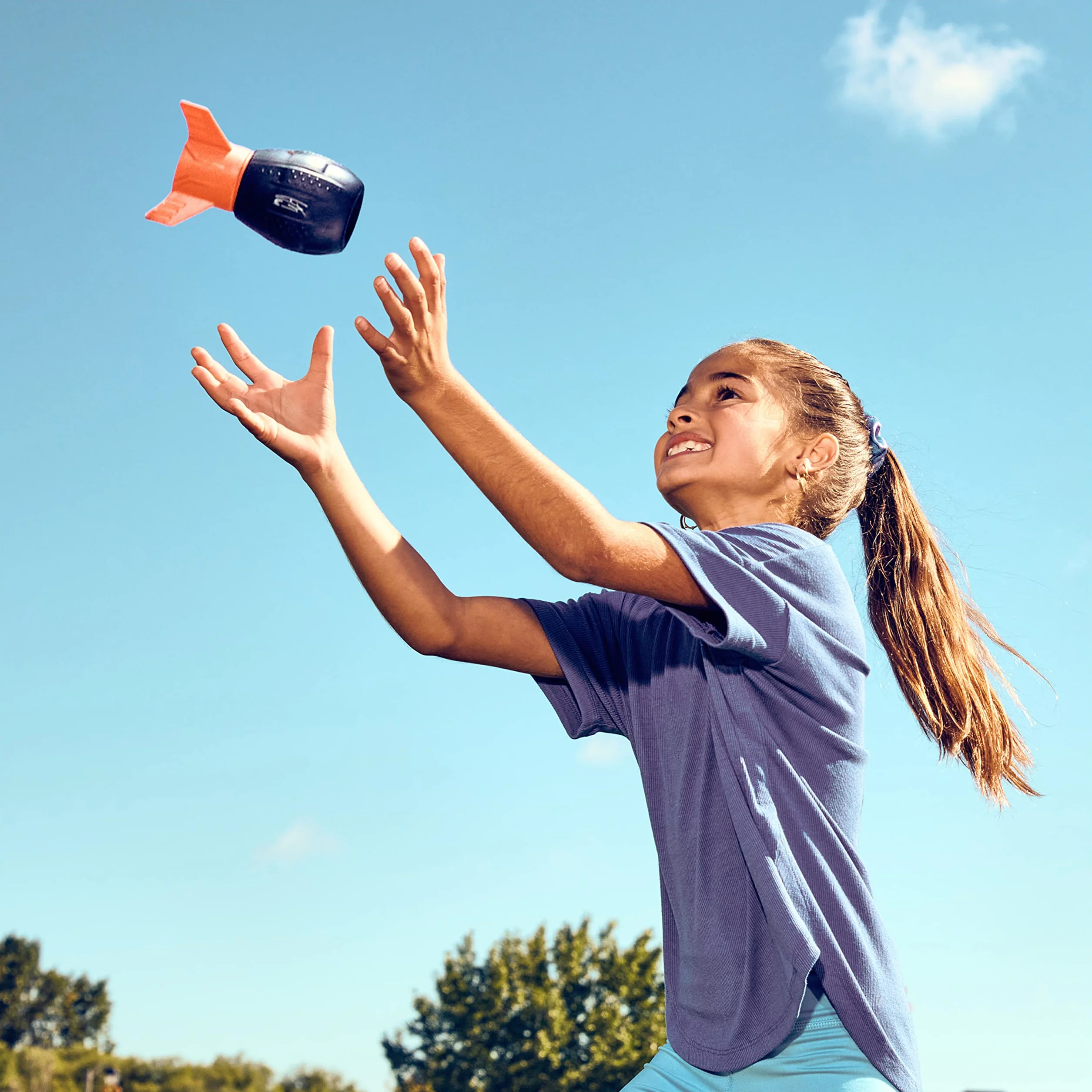 Aerobie Super Sonic Fin Catch Jouet de Football aérodynamique Russel Wilson Bleu/Orange pour Enfants 8 Ans+