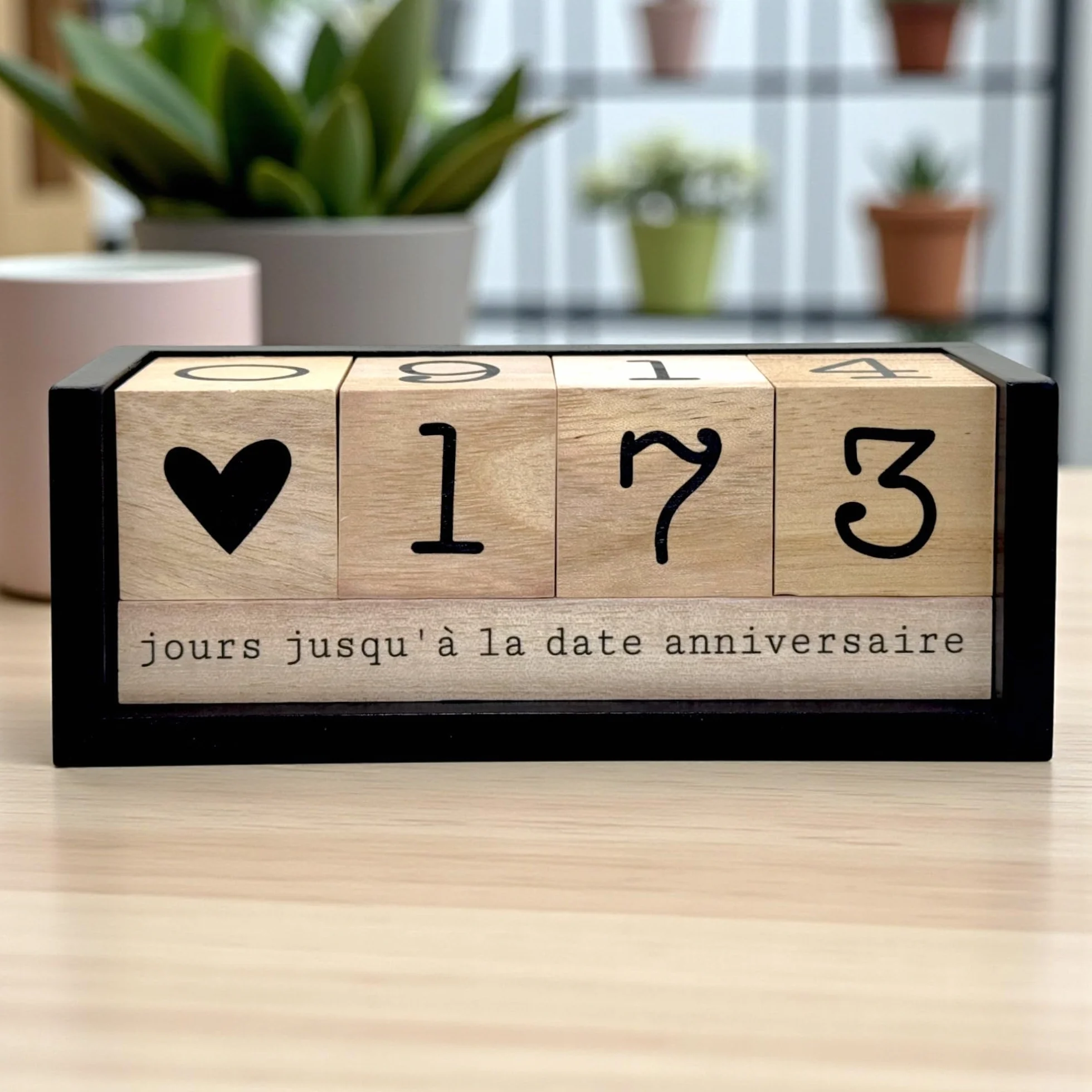 Calendrier de compte à rebours annuel en bois MIJOMA - Calendrier de table permanent avec cubes décoratifs - 432 jours, noir/naturel, édition française