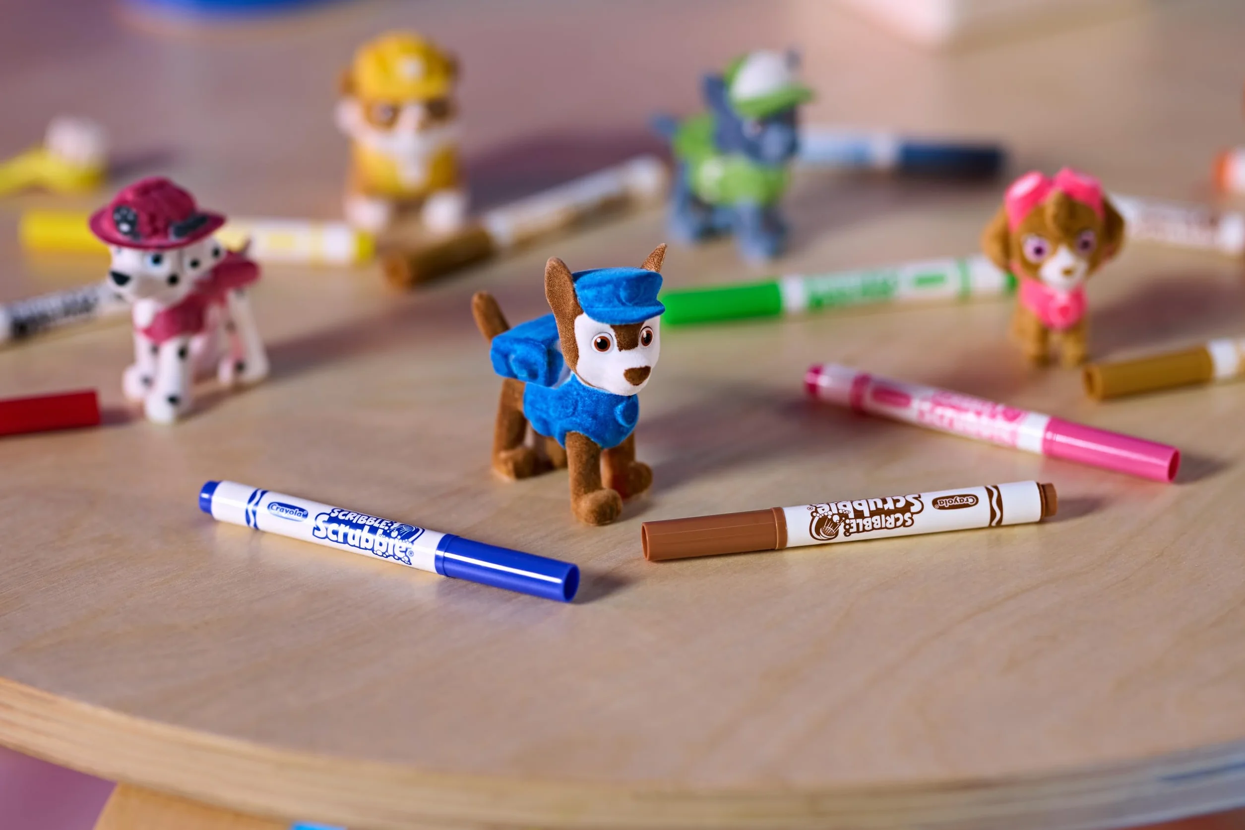 CRAYOLA Washimals Pat' Patrouille Kit Activité 5 bébés Animaux 8 Feutres Lavables Baignoire Douche Petite Brosse Jeu Enfants 3 Ans