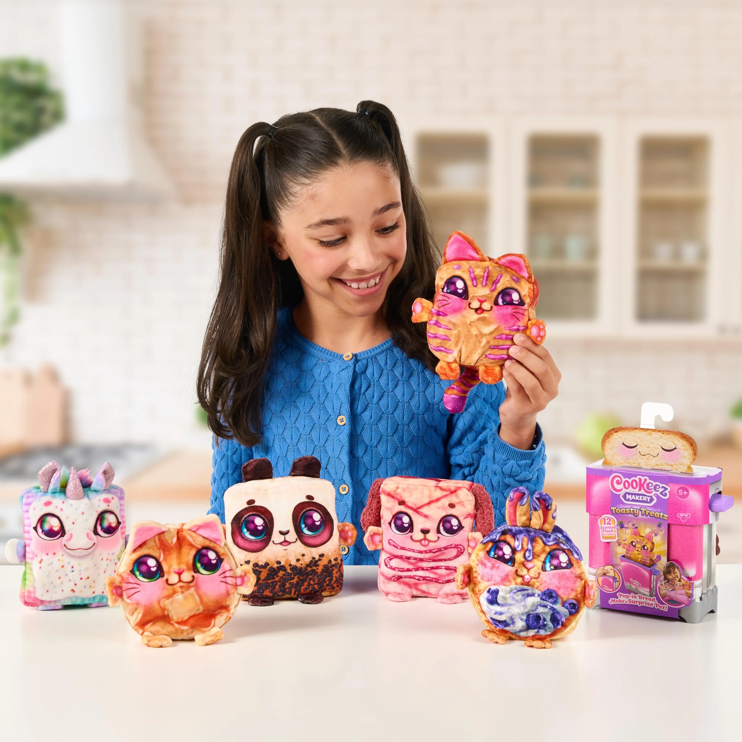 Bluey COOKEEZ MAKERY Toasty TREATZ Grille-Pain avec Peluche parfumée Surprise