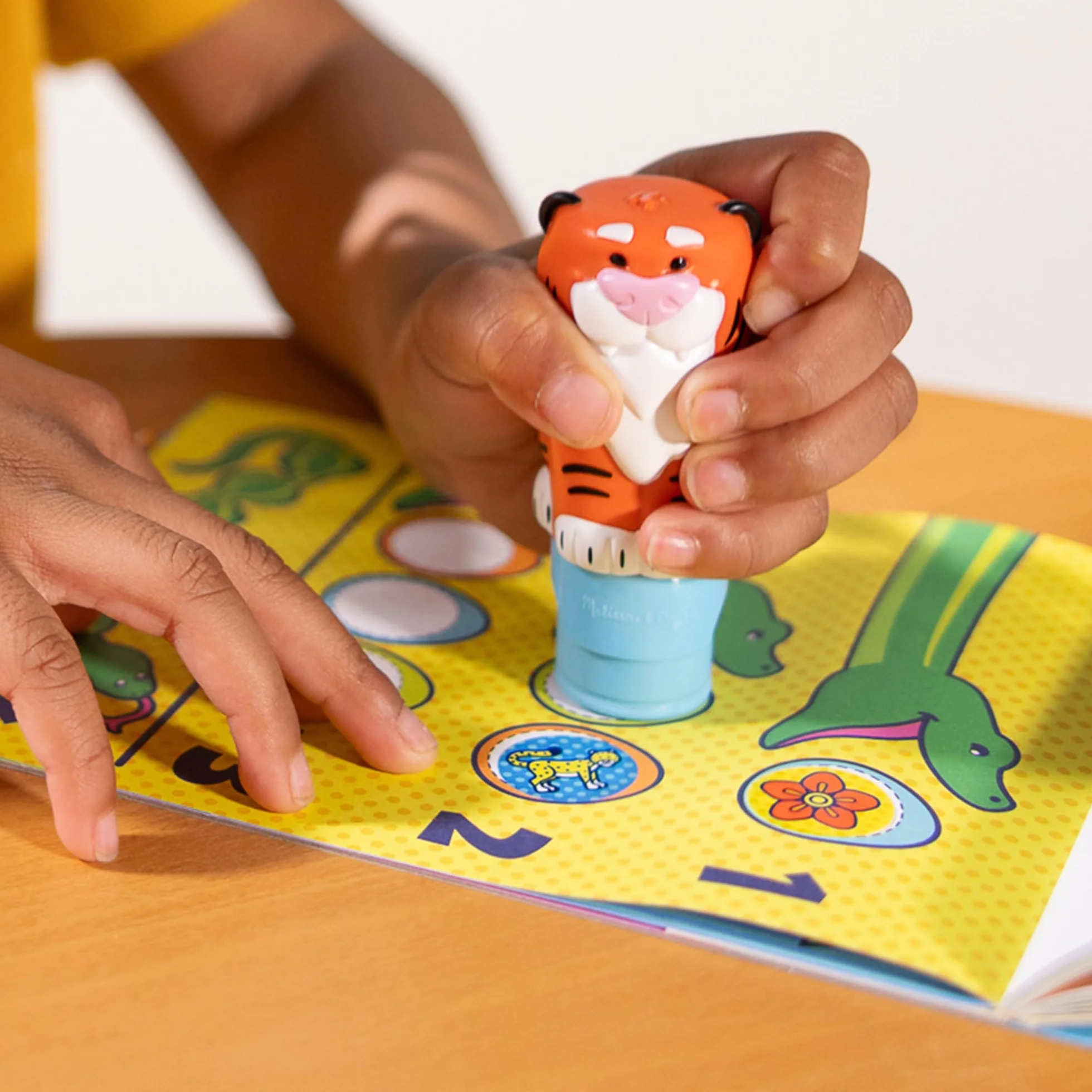 Melissa & Doug Sticker Wow Tamponneuse Tigre Bloc D'Activités 300 Autocollants Livre Stickers Enfant 3 Ans+
