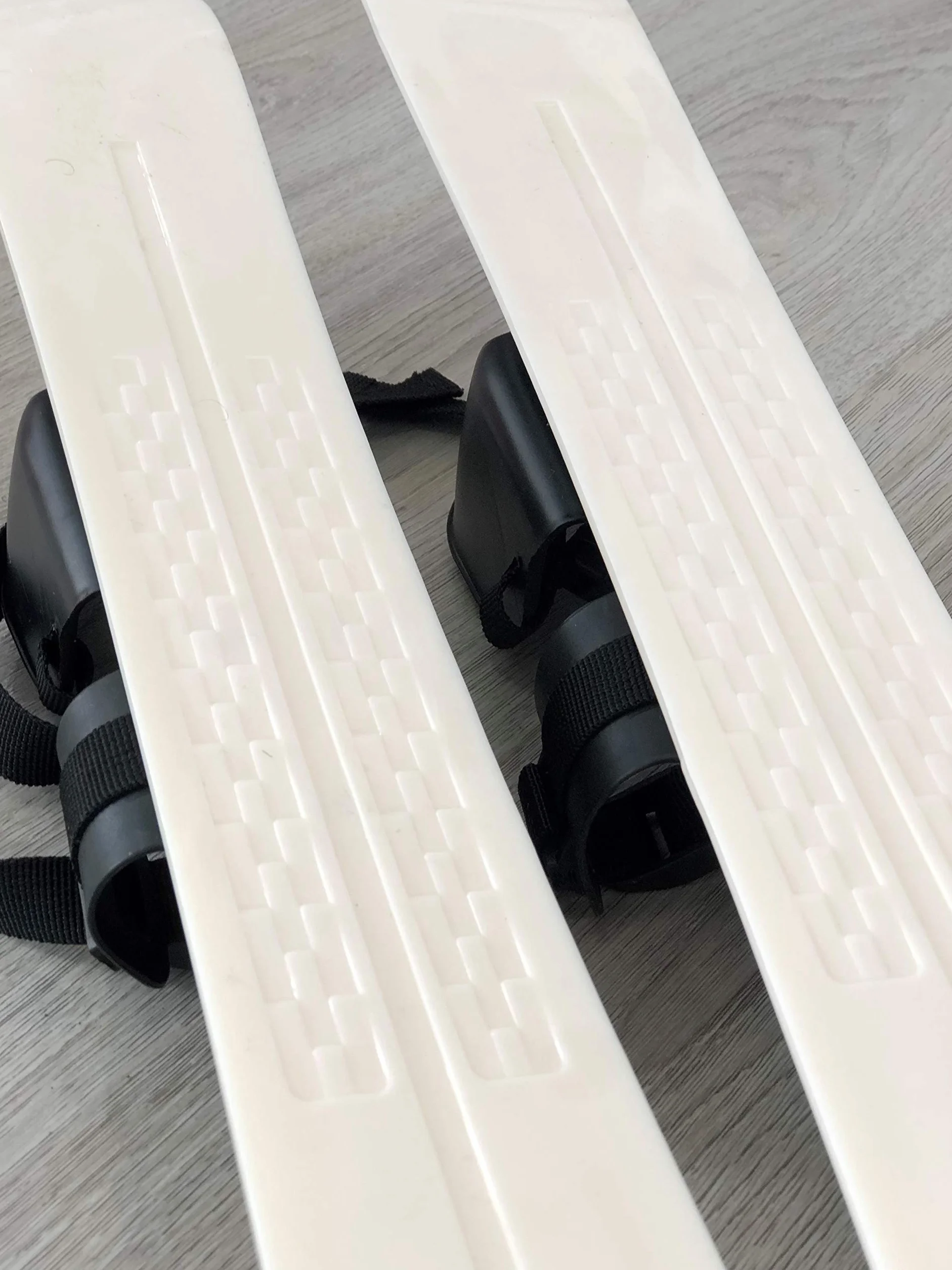 Skis et bâtons en plastique pour débutants de 0 à 4 ans