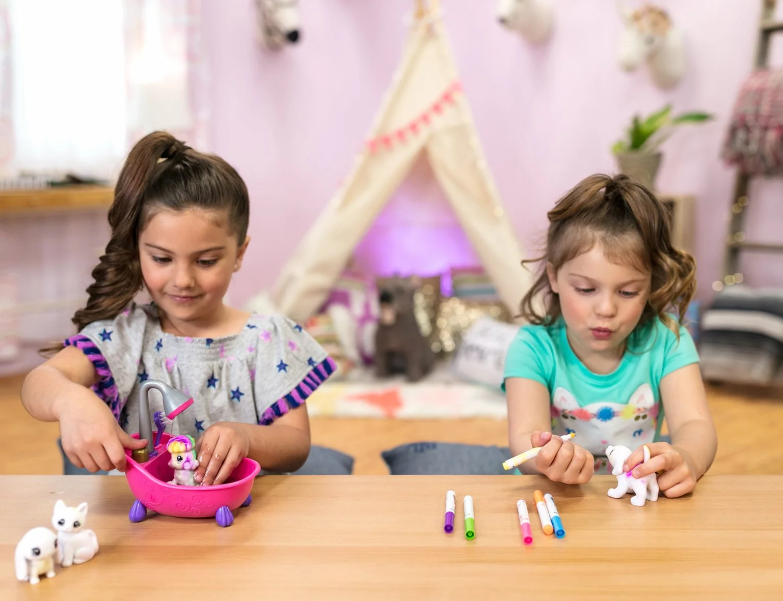 Crayola Washimals Kit Créatif de Coloriage Feutres Couleurs Chiots Baignoire Douche Rose 3 Ans