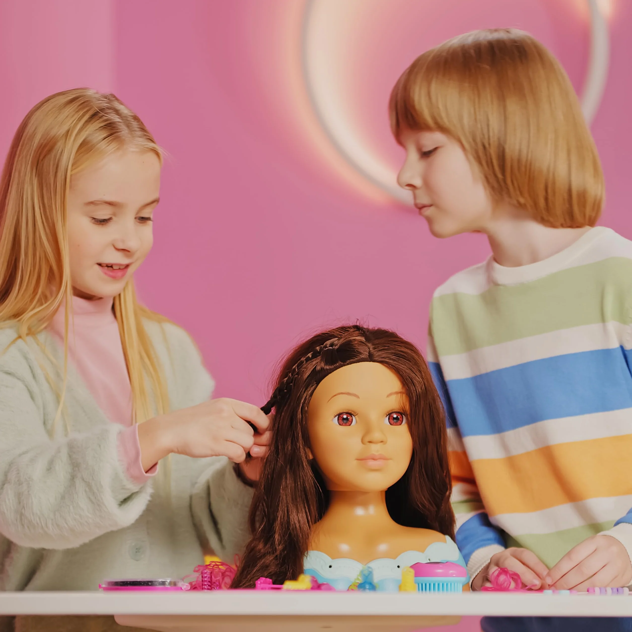 Theo Klein 5201 Tête à Maquiller et à Coiffer Mia avec Palette de Maquillage Cœur et Bijoux de Coiffure, Jouet pour Enfants dès 3 Ans