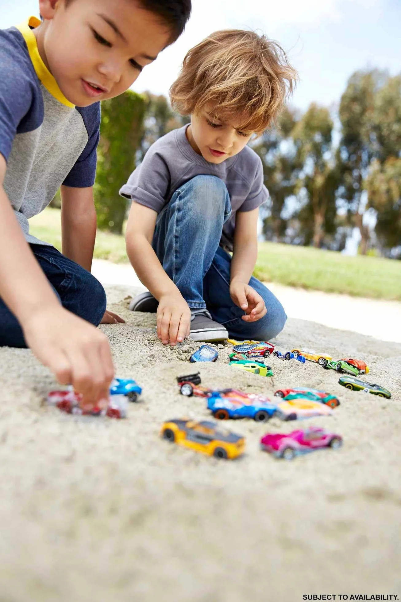 Hot Wheels Coffret 20 Voitures Jouets Échelle 1:64 Détails Réalistes, DXY59