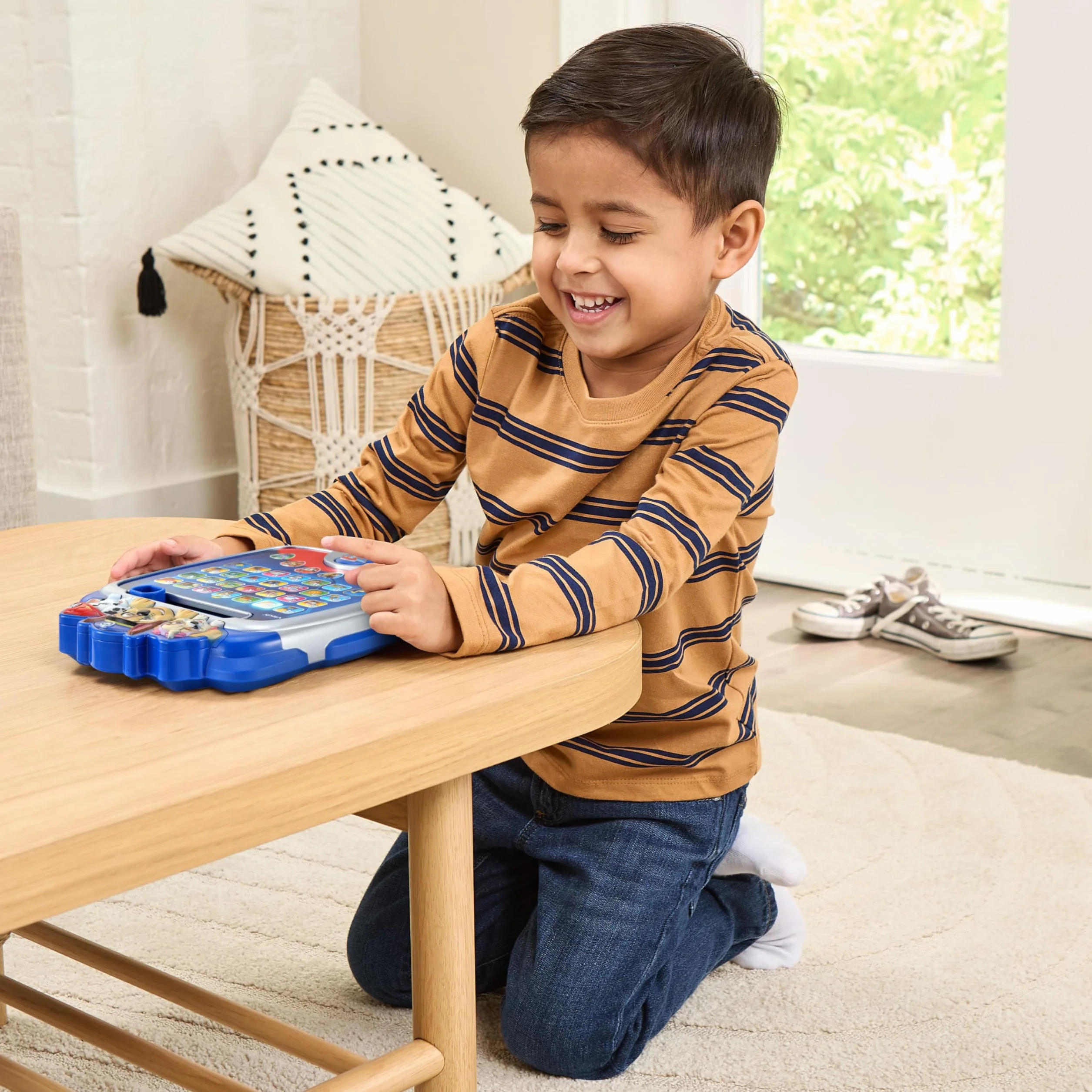 VTech Ma Lumi-Tablette Éducative Pat' Patrouille - Tablette Interactive Enfant 5 Jeux Paw Patrol - Jeu Apprendre Lettres - Cadeau Enfant 3-7 Ans Français