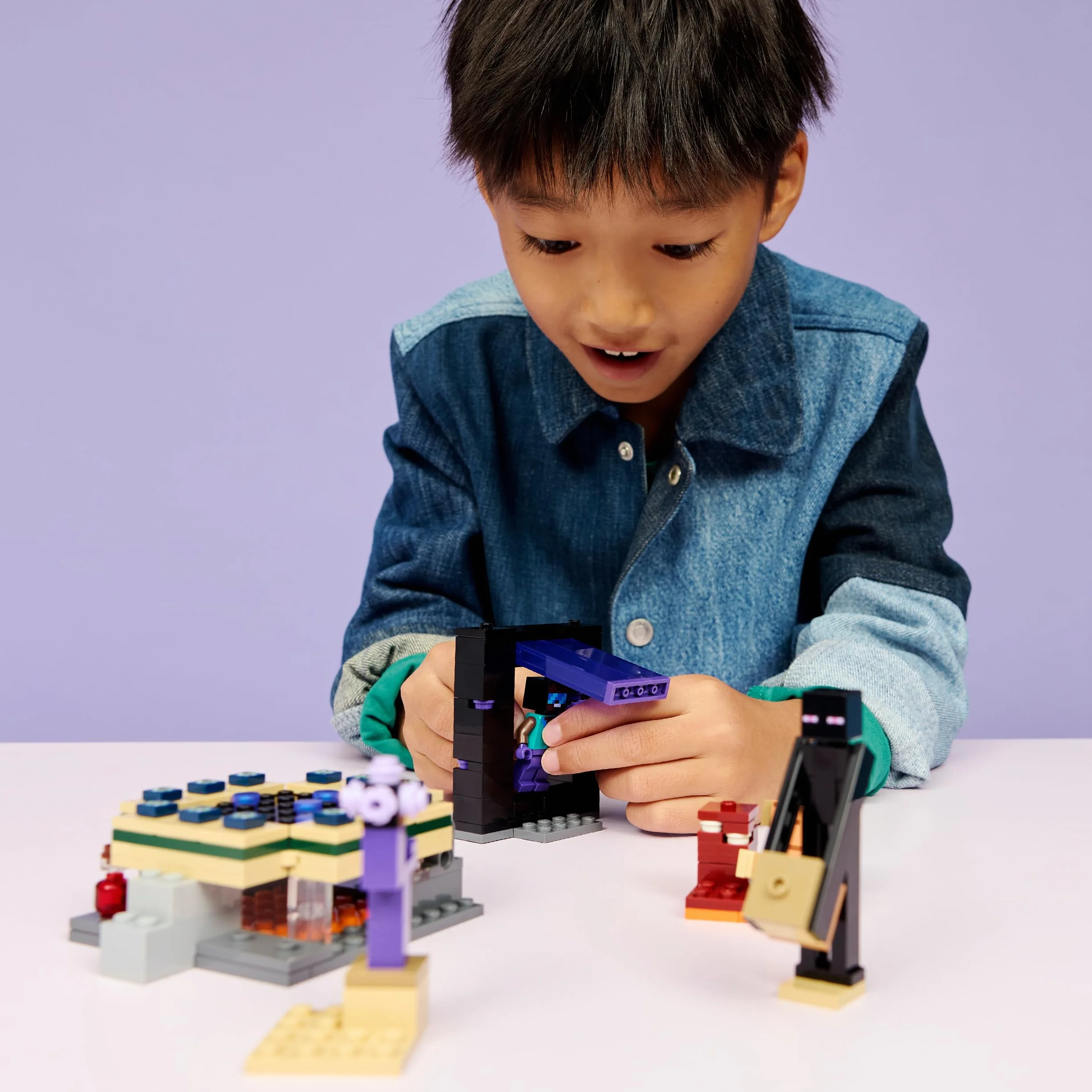 LEGO Minecraft Voyage à Travers Les Portails du Nether et de l’Ender Jouet de Construction Figurines Mobs Héros Enderman Bébé Hoglin Cadeau Gaming 7 Ans