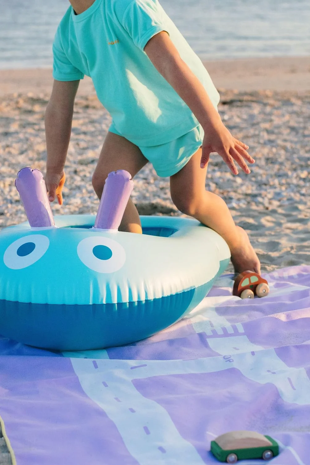 Quut Bateau Gonflable Jouet Aquatique 90 x 62 cm Vinyle Durable Non Toxique Piscine Plage