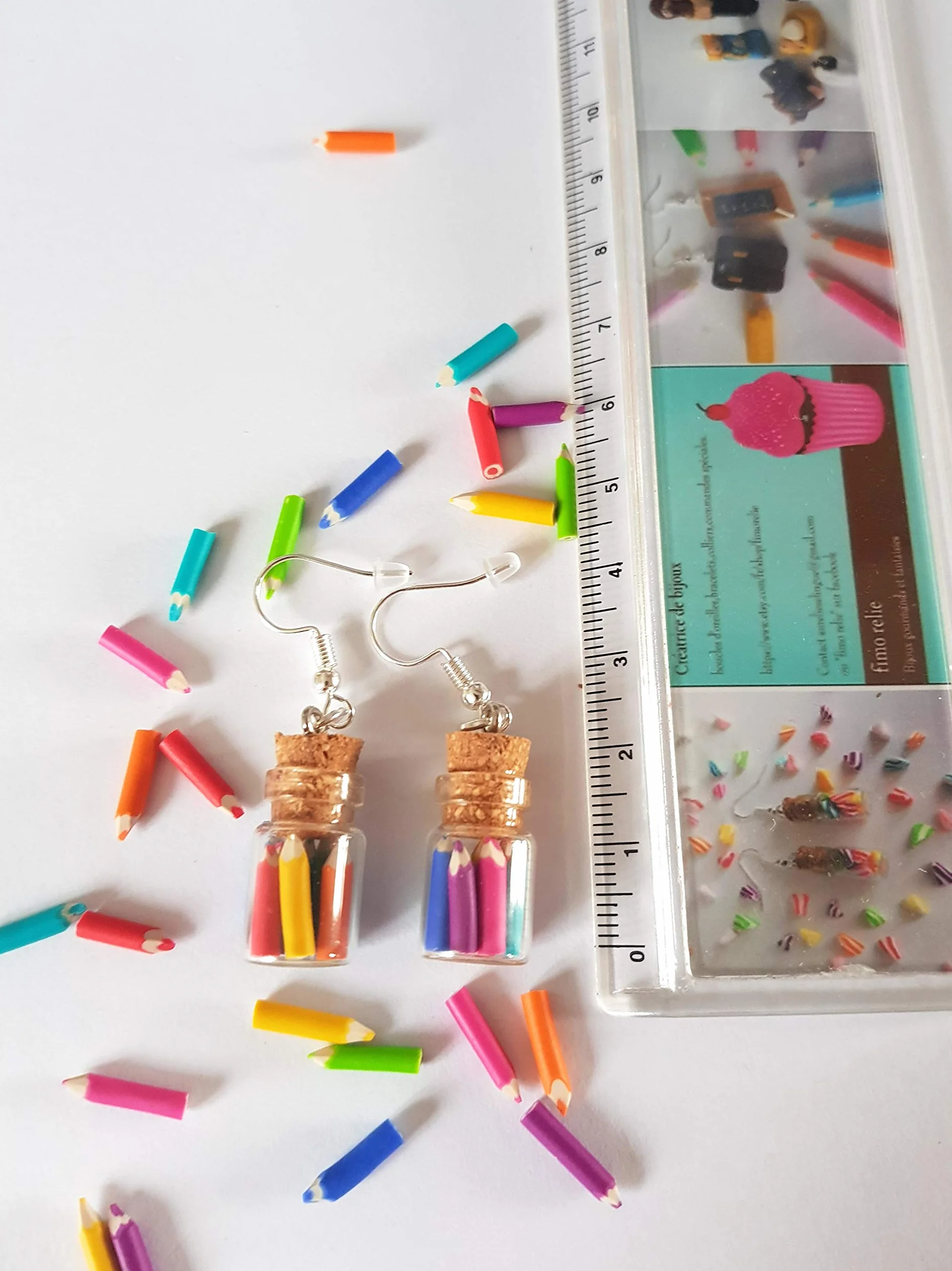 Boucles d'oreilles crayons de couleur, cadeau maîtresse, fioles rigolo