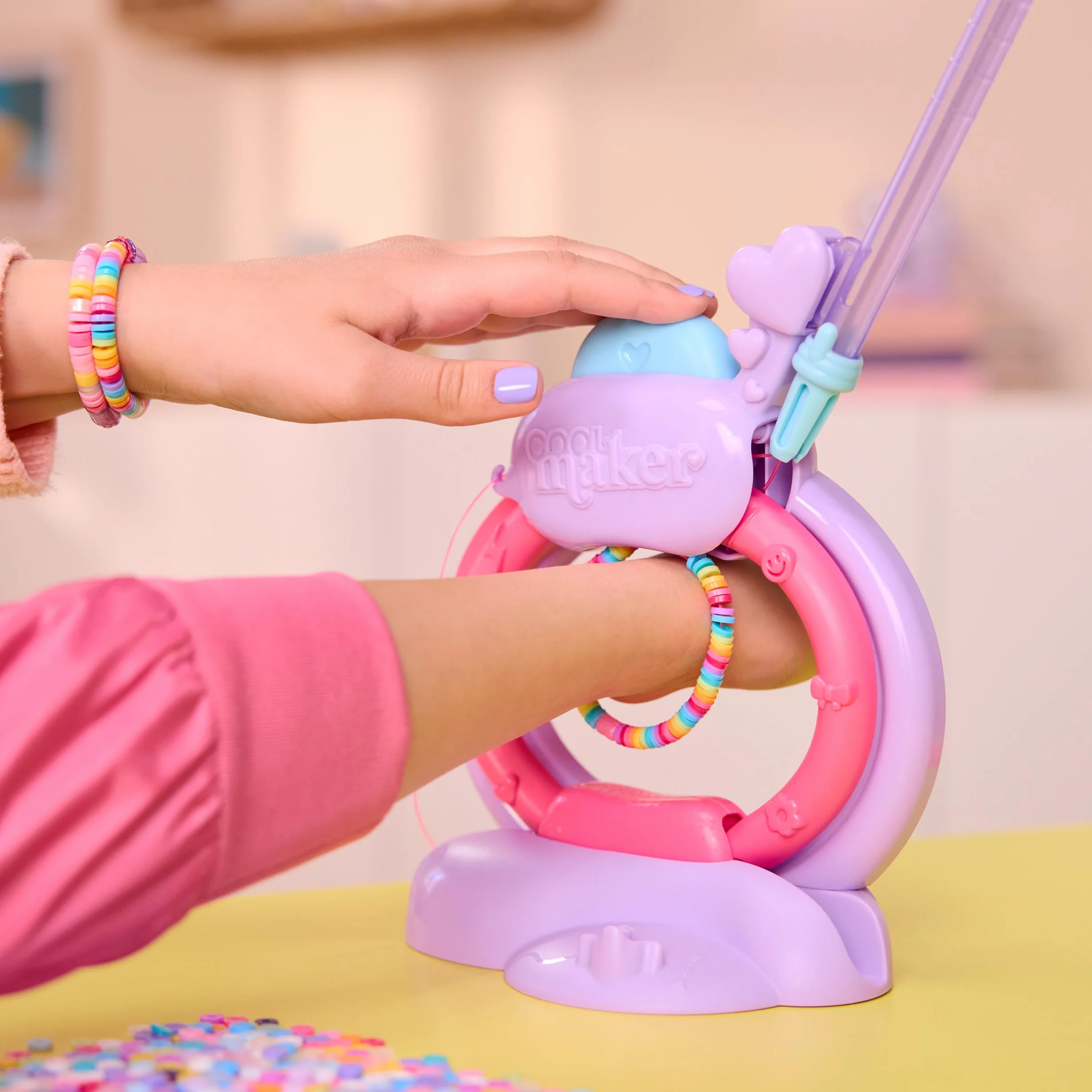 Cool Maker Atelier À Bracelets Heishi Machine Kit Bracelet Amitié 1 220 Perles Stylo À Perles Loisir Créatif Enfant 7 Ans Et +