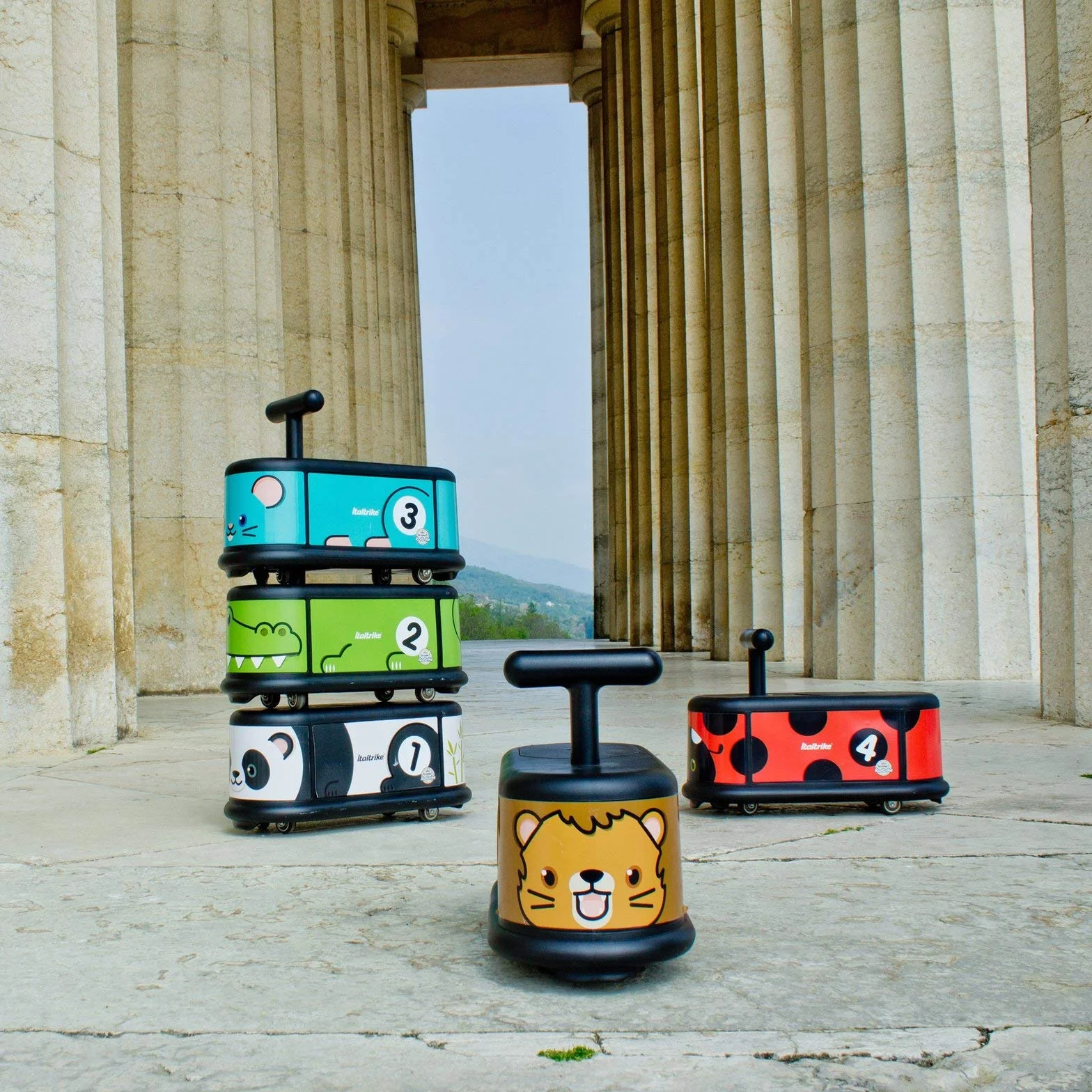 Italtrike Porteur La Cosa Camion Animal Coffre Silencieux Compact Stable Multi-Directionnel Lion