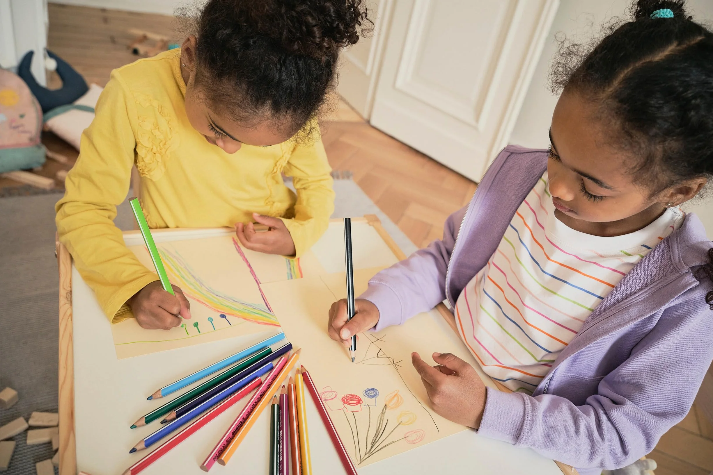 STABILO Trio Crayon de Couleur Étui Carton 18 Crayons Triangulaires