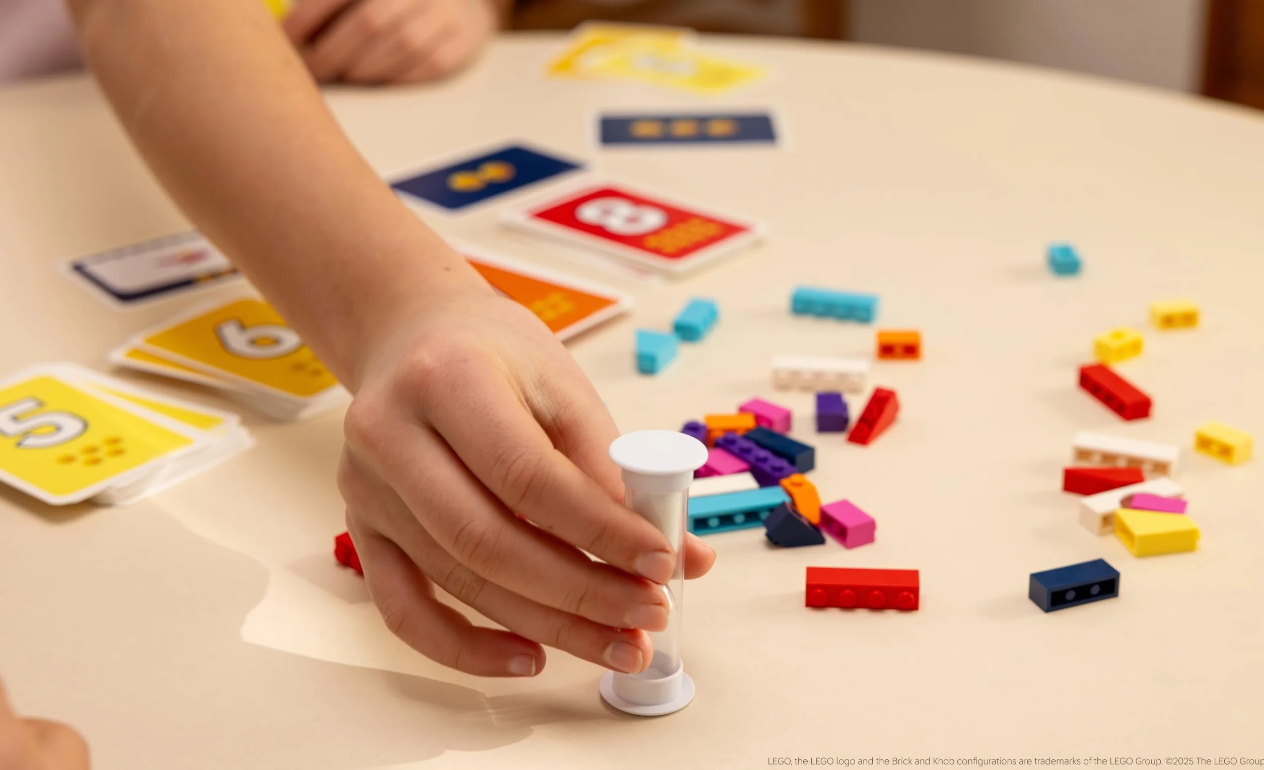 ASMODEE BRICK LIKE THIS! Jeu officiel LEGO Jeu de construction rapide pour famille 2-8 joueurs 7+ ans 15 min version française
