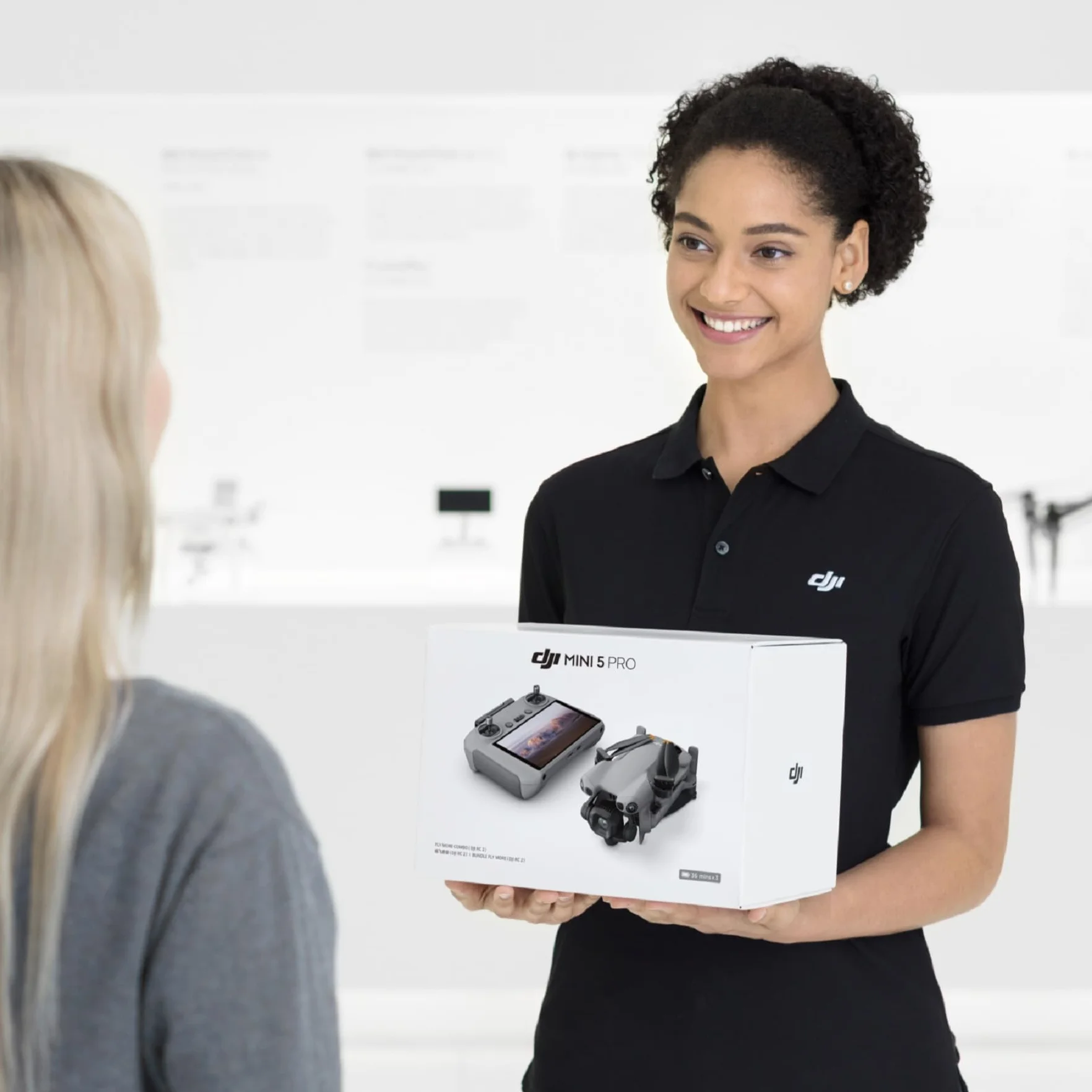 Bundle Fly More DJI Mini 5 Pro avec DJI RC 2 et 1 an de Care (activé automatiquement), Certifié C0, drone 4K pour débutants, drone avec caméra, CMOS 1 pouce, détection d'obstacles
