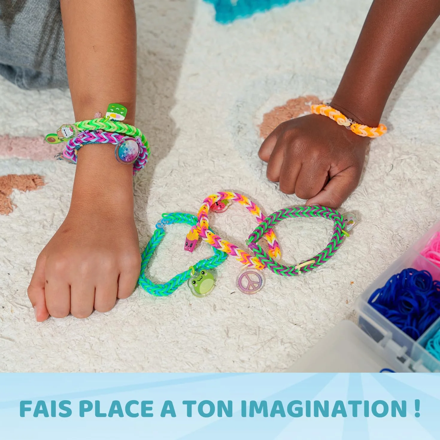 BANDAI Rainbow Loom Boutique Coffret Fabrication Bracelets Élastiques 4000 Élastiques Crochets Beadmojis Charms Enfant 7 ans+