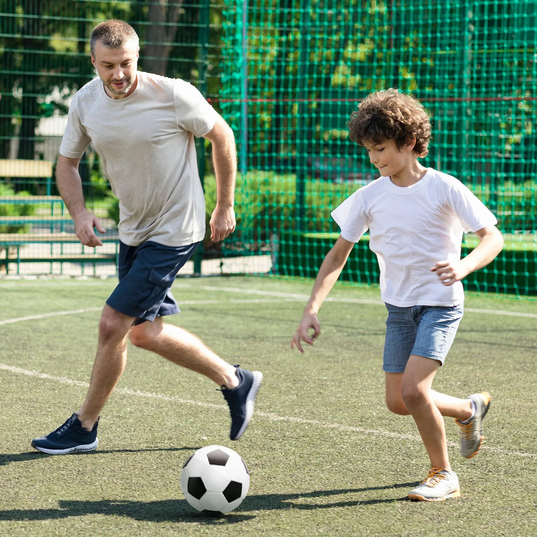 Ballon de Football Taille 4 pour Enfants 8-12 Ans Noir et Blanc avec Pompe
