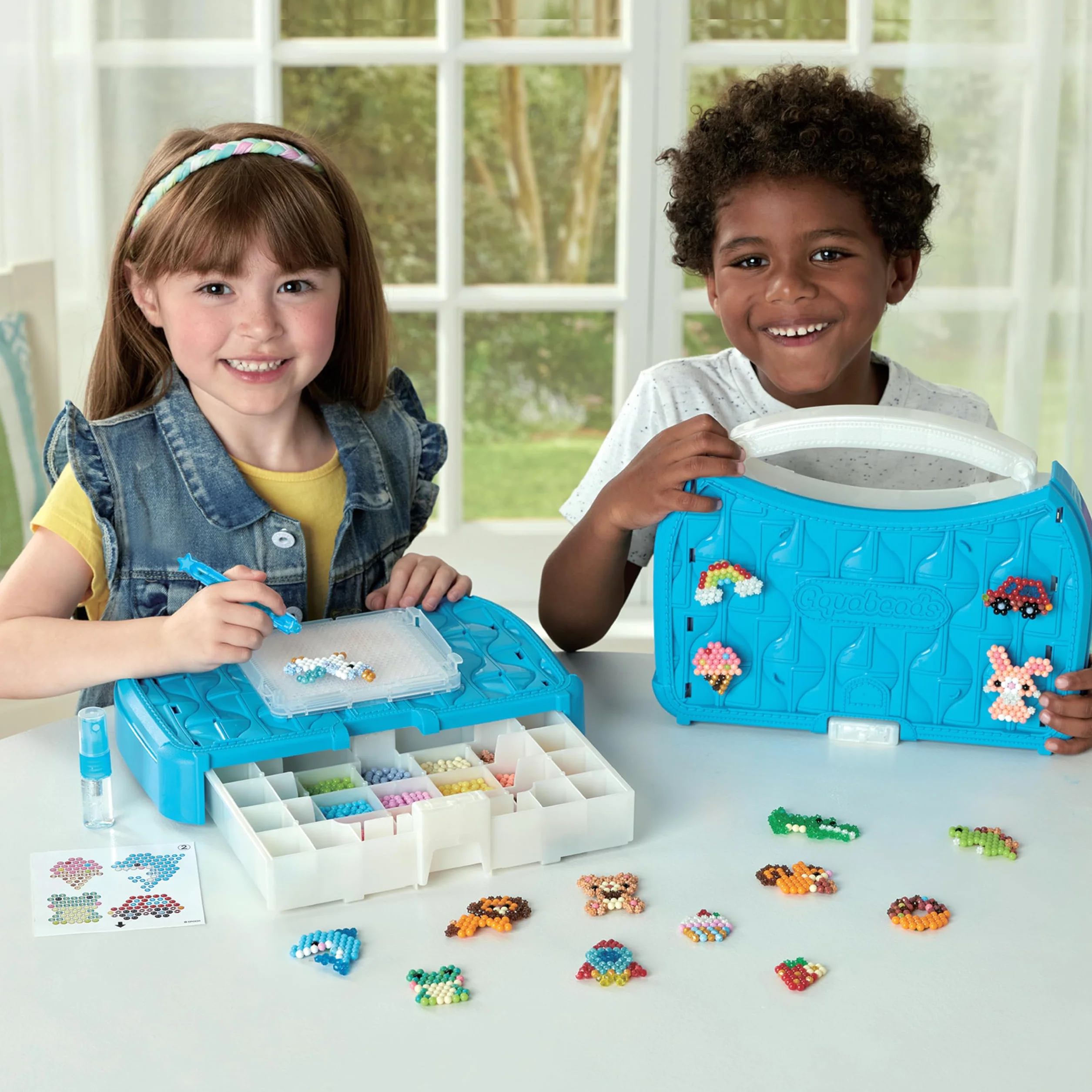 Aquabeads L'atelier d'initiation Kit de Loisirs créatifs Coffret de Perles Qui collent avec de l'eau Jouet Enfant 4 Ans 35087