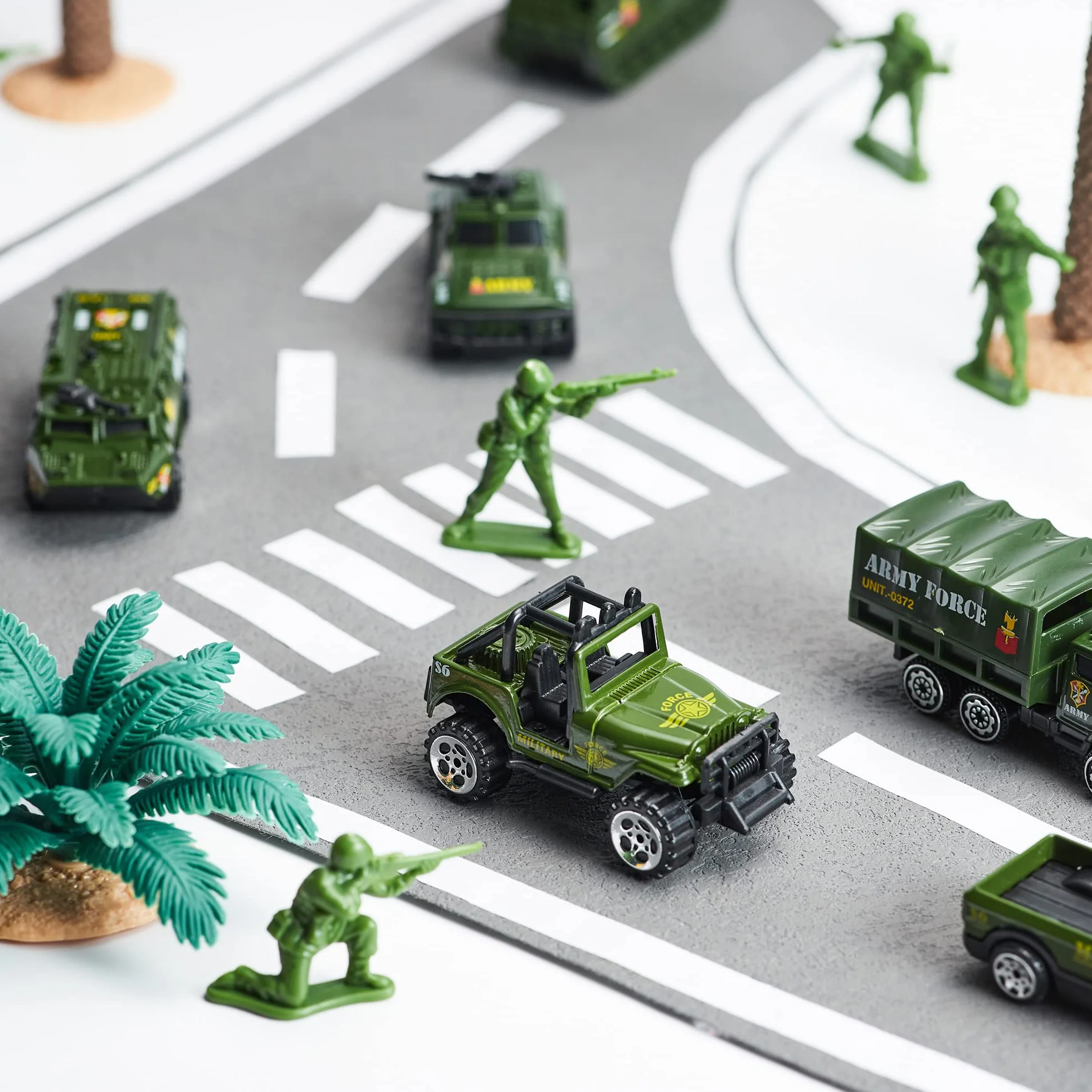 JOYIN 25 en 1 Camion Militaire Moulage sous Pression Véhicule de l'armée avec lumières et Sons, Cadeau pour garçons 3+ (Vert)