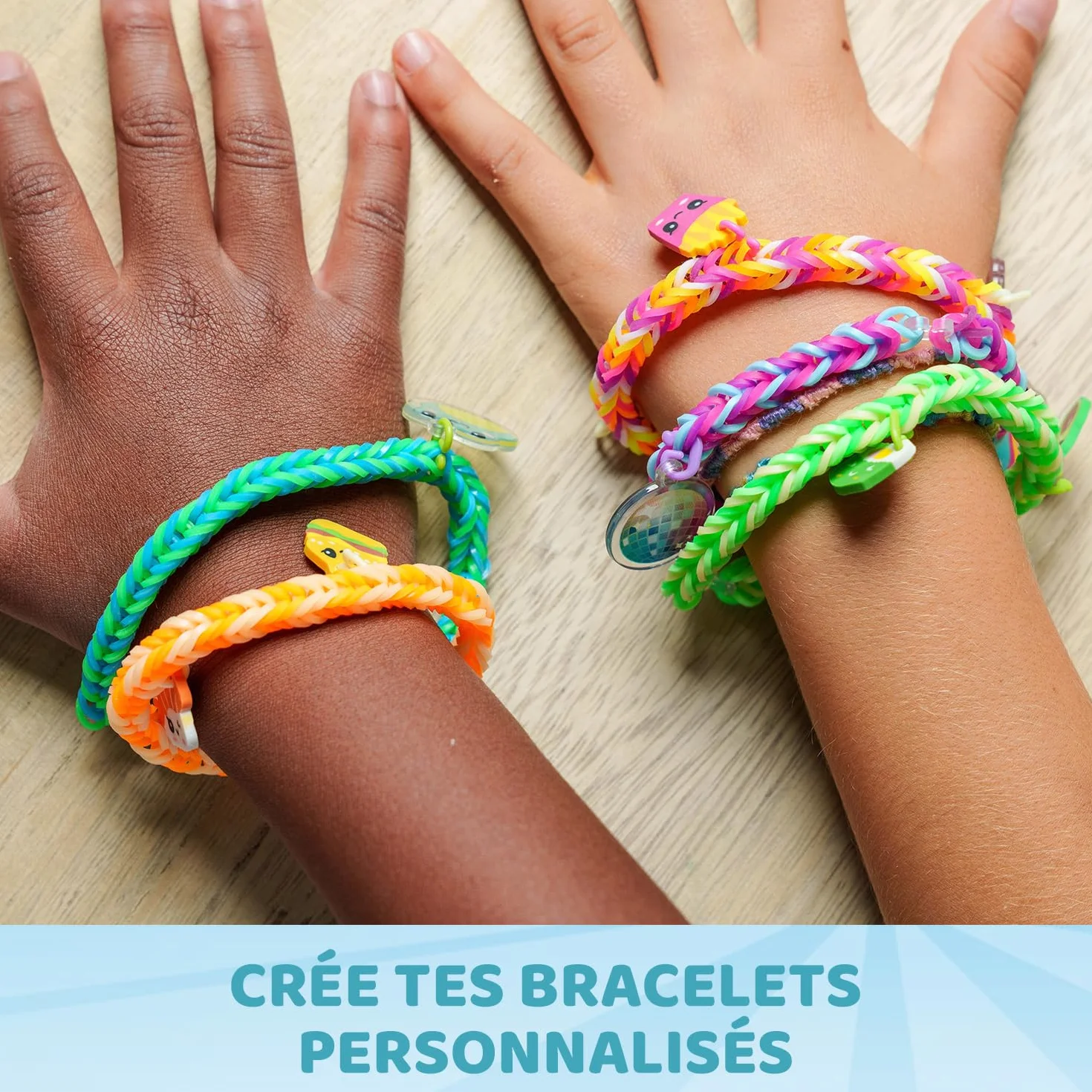 BANDAI Rainbow Loom Boutique Coffret Fabrication Bracelets Élastiques 4000 Élastiques Crochets Beadmojis Charms Enfant 7 ans+