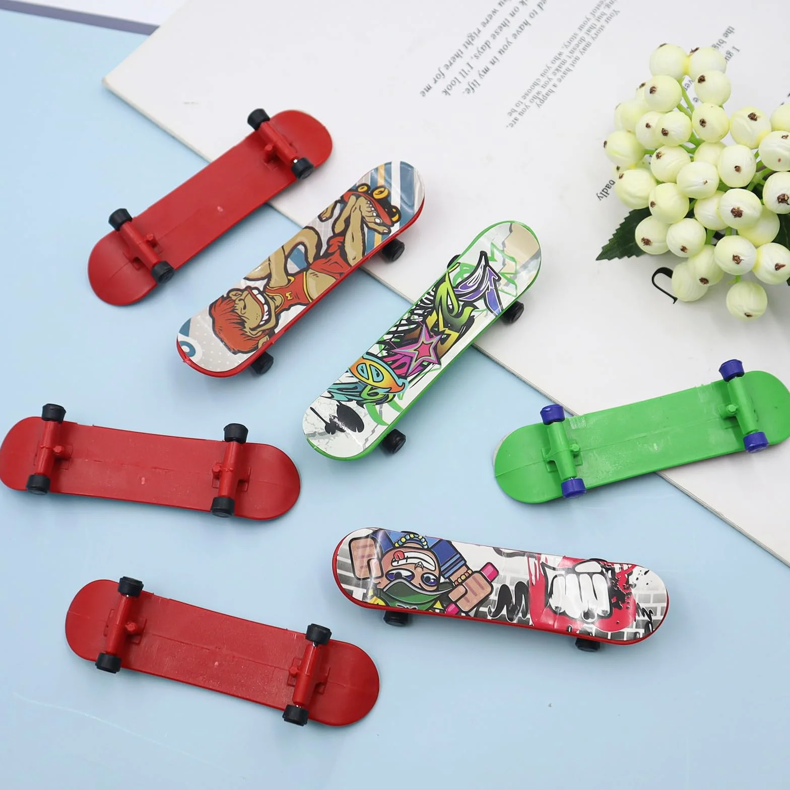 Finger Skateboard 30 Pièces Mini Skate Doigt Planche à Roulettes Enfants Cadeau