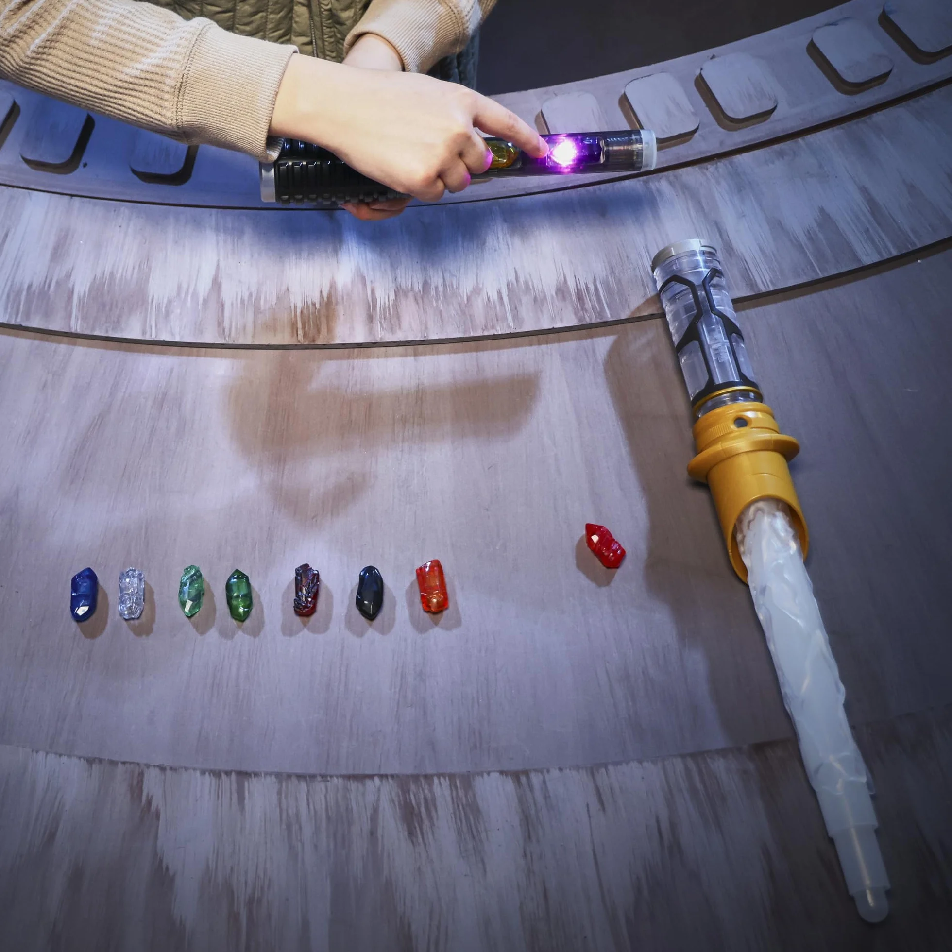 Sabre Laser Star Wars Cristal Kyber 7 Couleurs 10 Cristaux 50 Combinaisons Sons Lumières Jouet Enfant 4 Ans