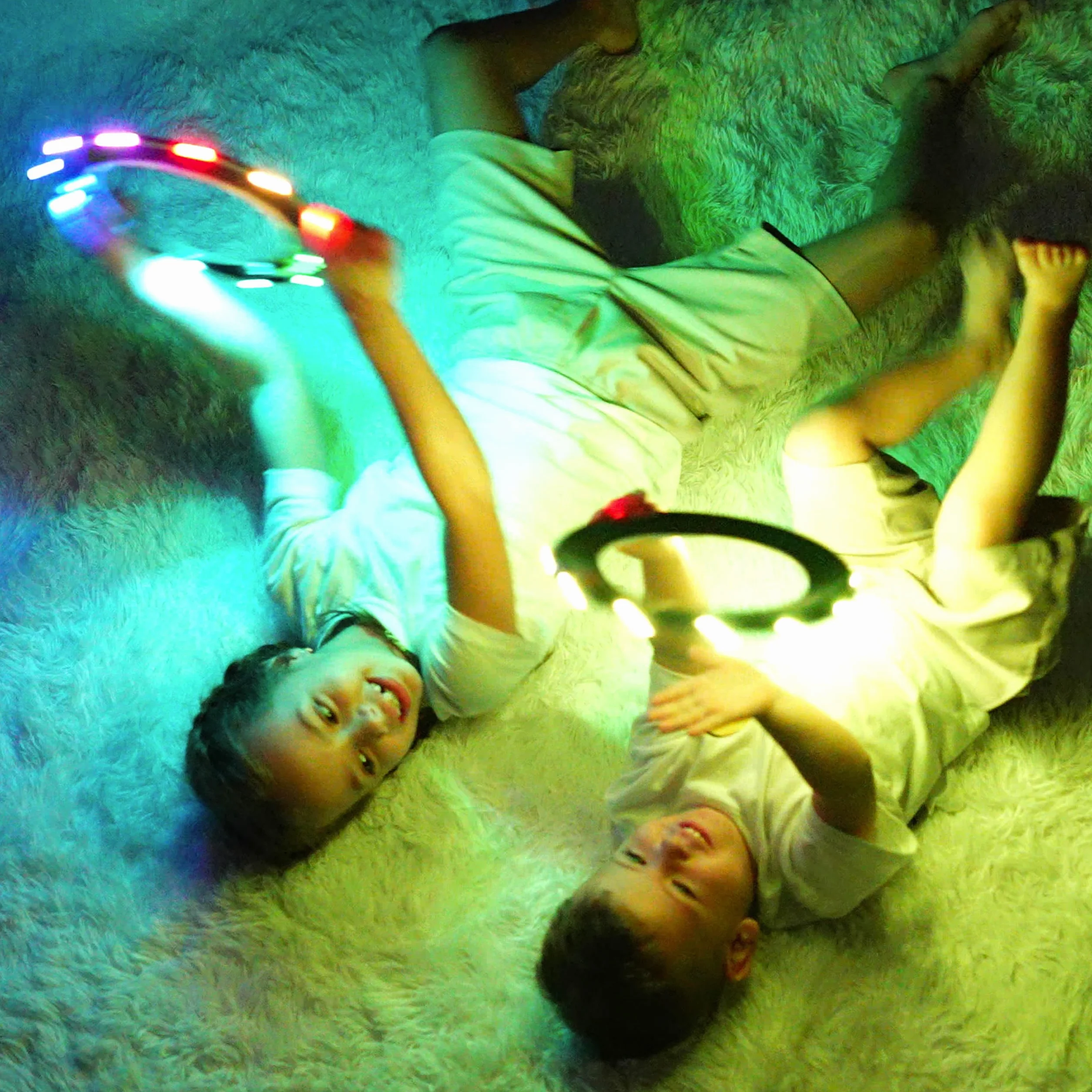 TOSY Anneau Volant 12 LED Lumineux Mode Perdu Automatique étanche Frisbee Cadeau Camping Enfant