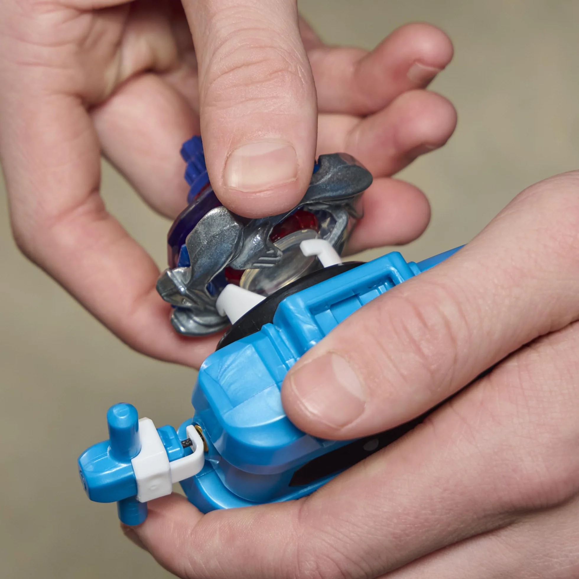 Beyblade X Pack Cobalt Dragoon 2-60C avec Lanceur à Corde Deluxe à Rotation Gauche