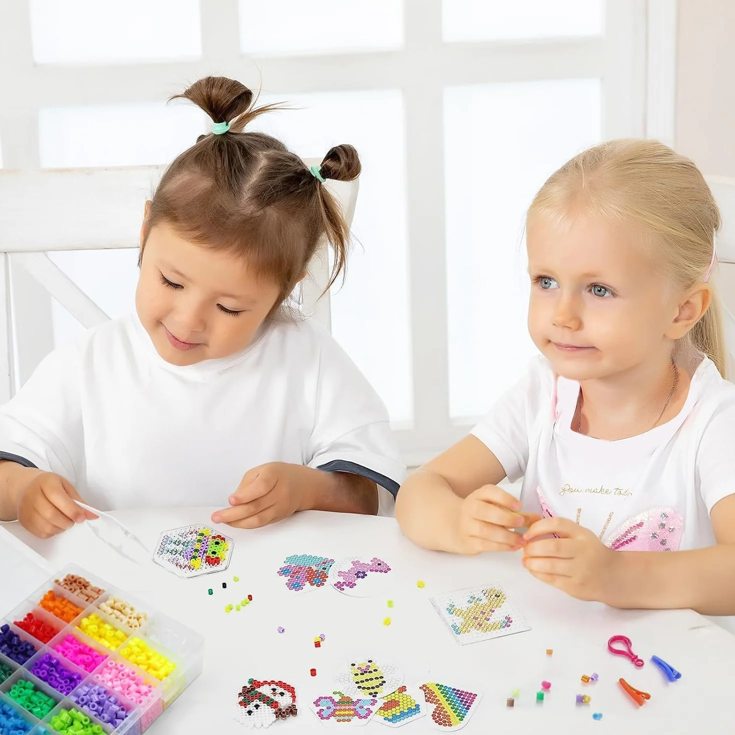 YESLUSY Perles à Repasser Set 24 Couleurs 6300 Pièces Mini 5mm pour Enfants DIY Cadeau