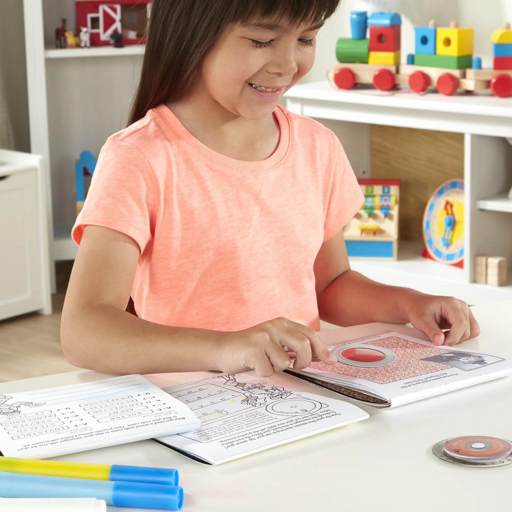 Melissa & Doug Kit De Détective 50 Activités Codes Enigmes Mystères Jeu Imitation Jouet En Bois