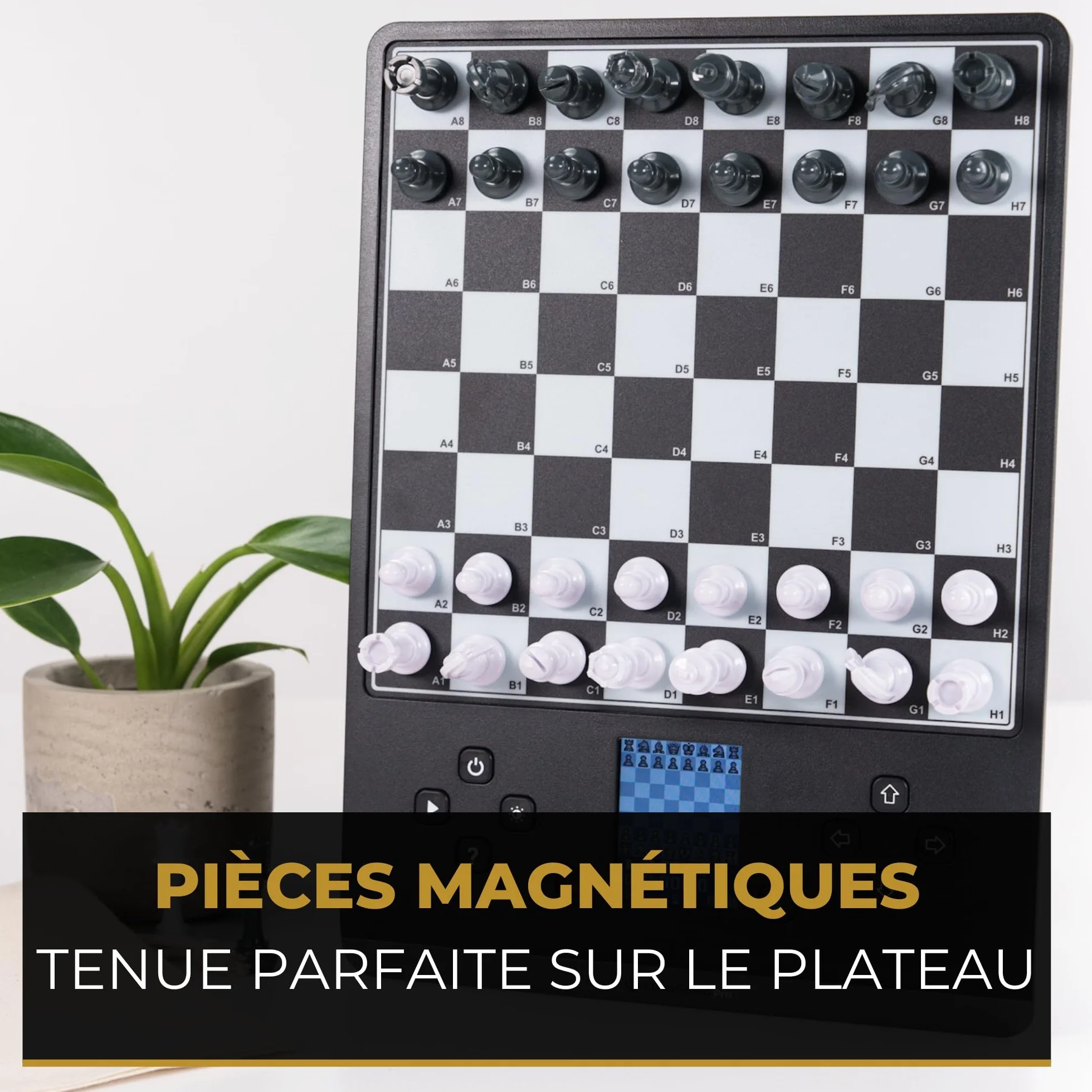 Millennium ChessGenius Pro Ordinateur d'échecs pour débutants et joueurs confirmés,entraîneur d'échecs intelligent offrant de nombreuses possibilités d'entraînement et différents niveaux de difficulté