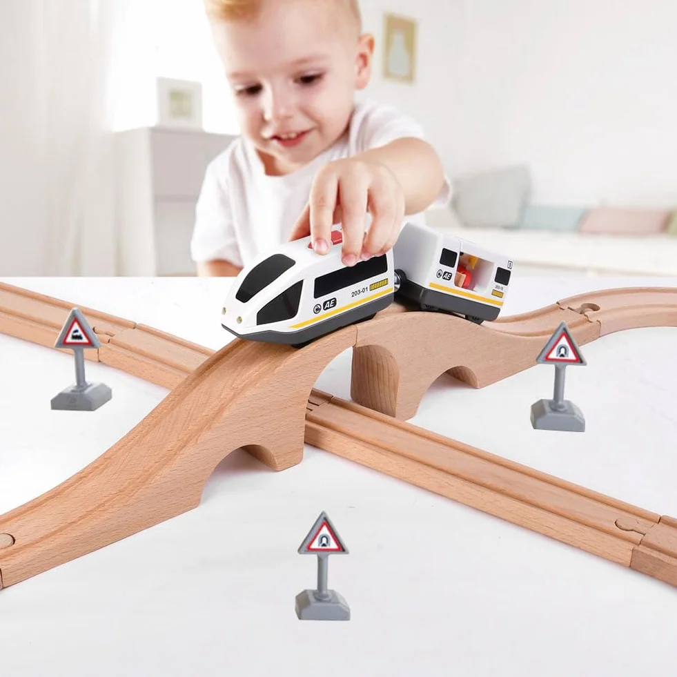 HOTUT Train de Locomotives à Piles, Train Électrique Enfant avec Connexion Magnétique, Haute Vitesse avec Phares et Son, Compatible Thomas Brio Chuggington