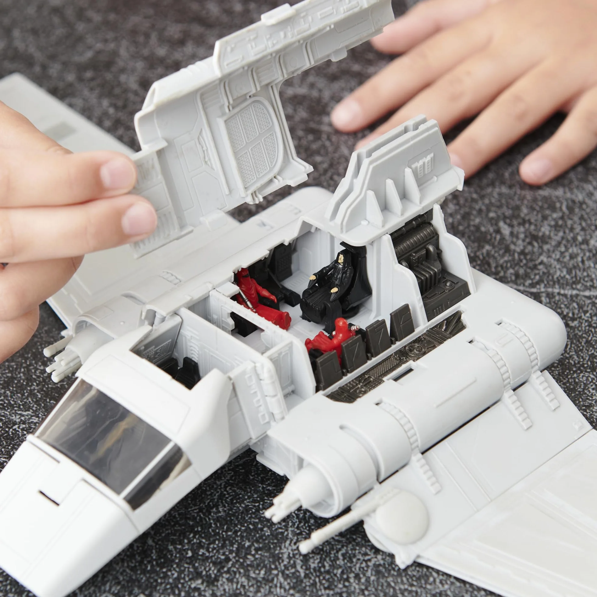 Star Wars Micro Galaxy Squadron Navette impériale 17,8 cm avec Trois Micro Figurines 2,5 cm