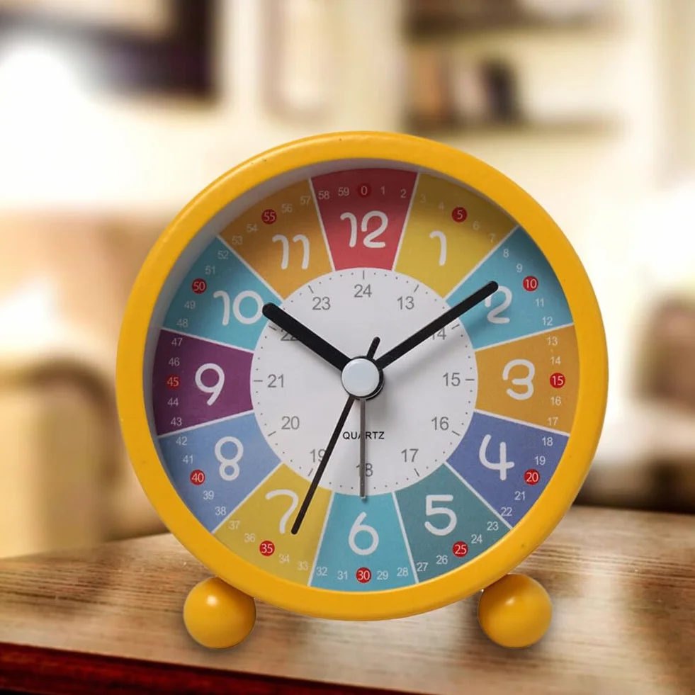 URFEDA Réveil de Chevet Enfant Métal avec Lumière de Nuit Horloge à Quartz Silencieuse Analogique Numérique (Jaune)
