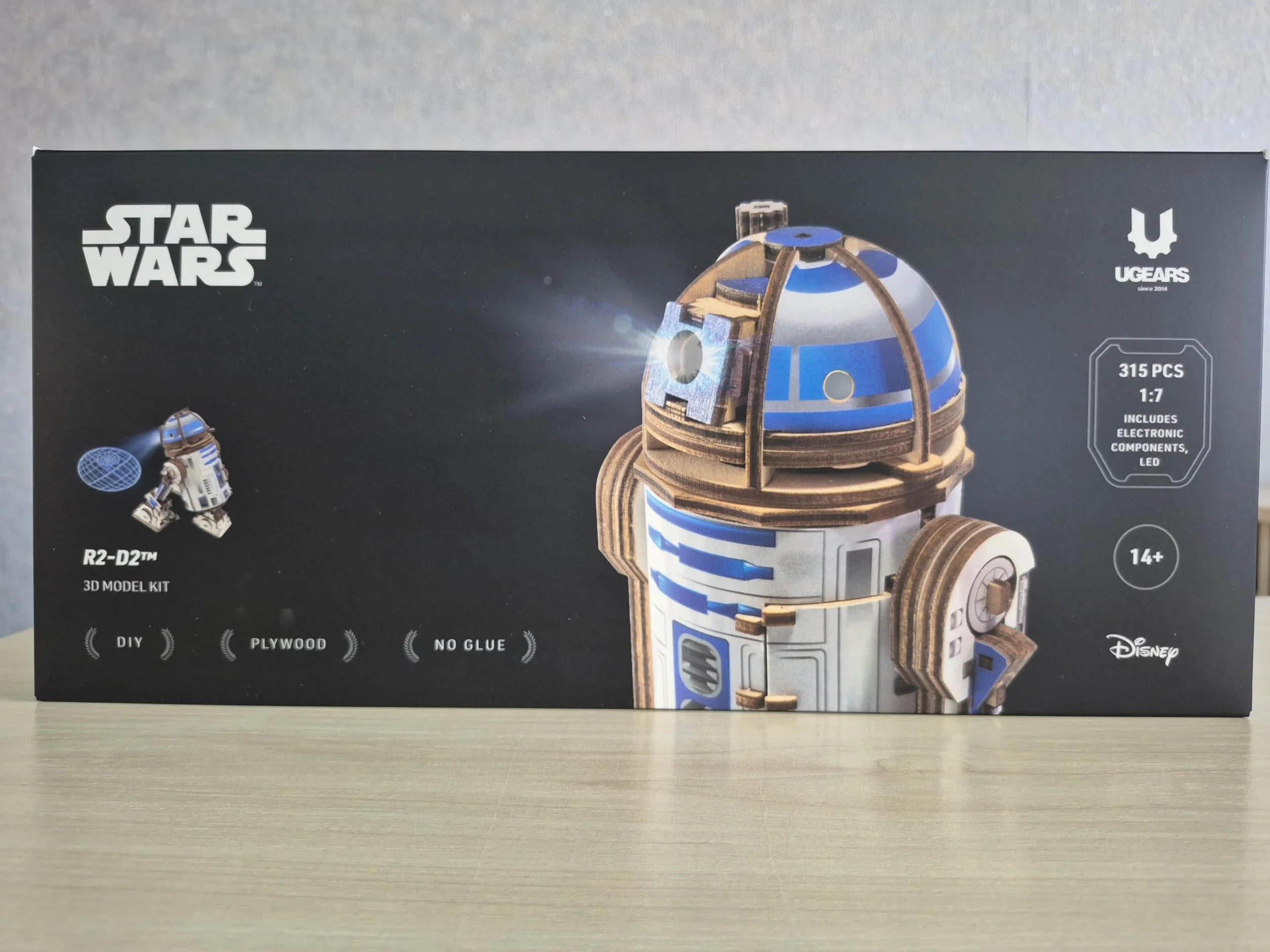 UGEARS Star Wars R2-D2 3D Puzzle Bois Adulte - Maquette en Bois a Construire, Puzzle 3D DIY