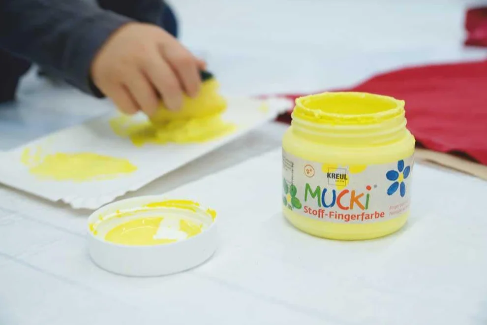 KREUL 28400 Mucki Peinture Doigts Textile 4 x 150 ml jaune rouge vert bleu