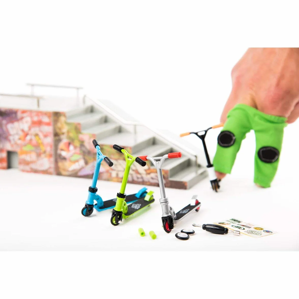 Finger Scooter Orange Pack 1 avec 2 Roues supplémentaires 3 Outils pour Trottinette Freestyle à Doigt 10 pièces