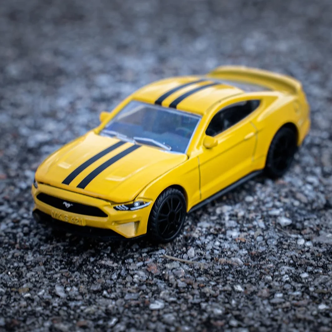 SIKU 1530 Ford Mustang GT Sportwagen Metall/Kunststoff Gelb Spielzeugauto