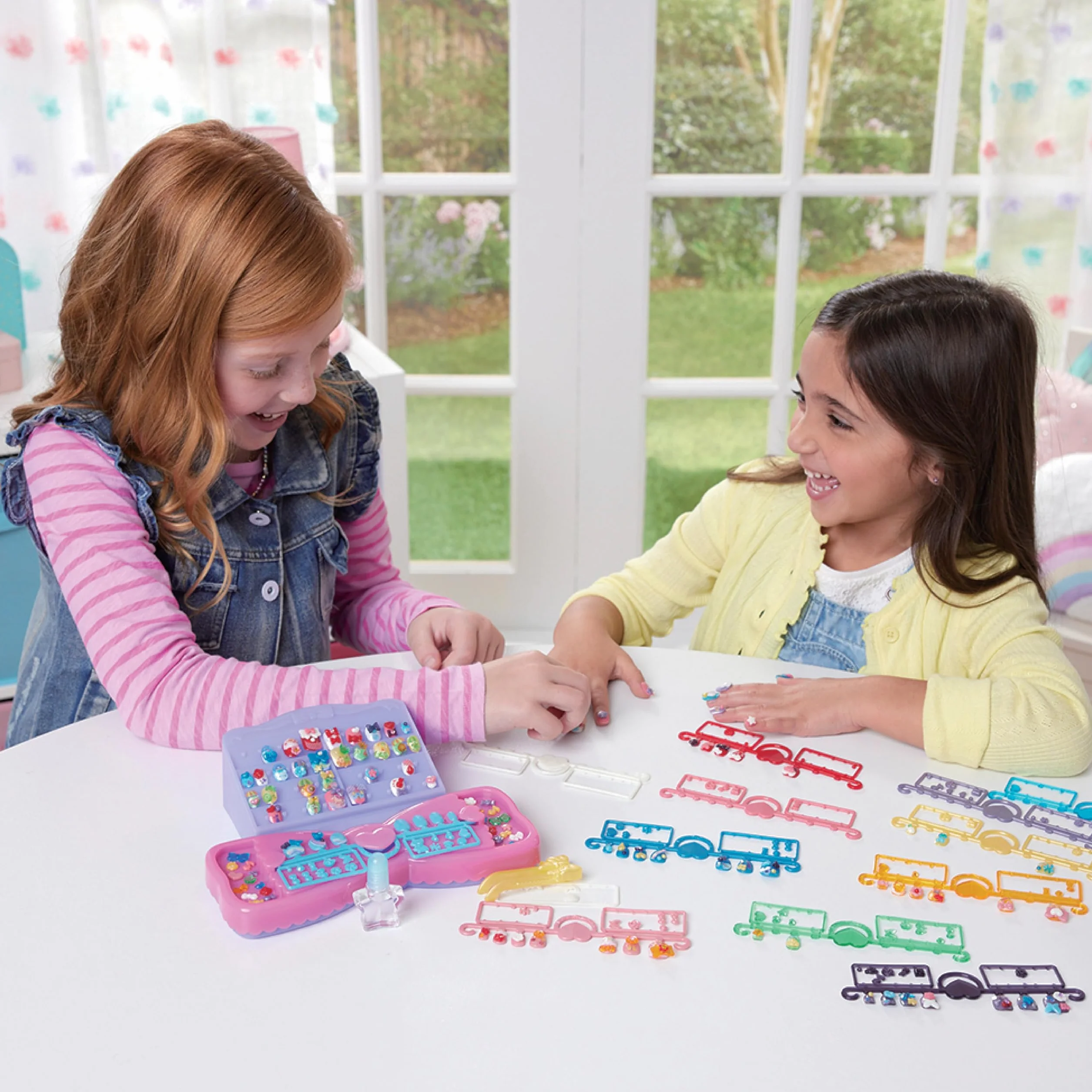 EPOCH Aquabeads Nail Studio - Kit de Loisir créatif pour Enfants 4 Ans et + - Jouet de manucure 35027