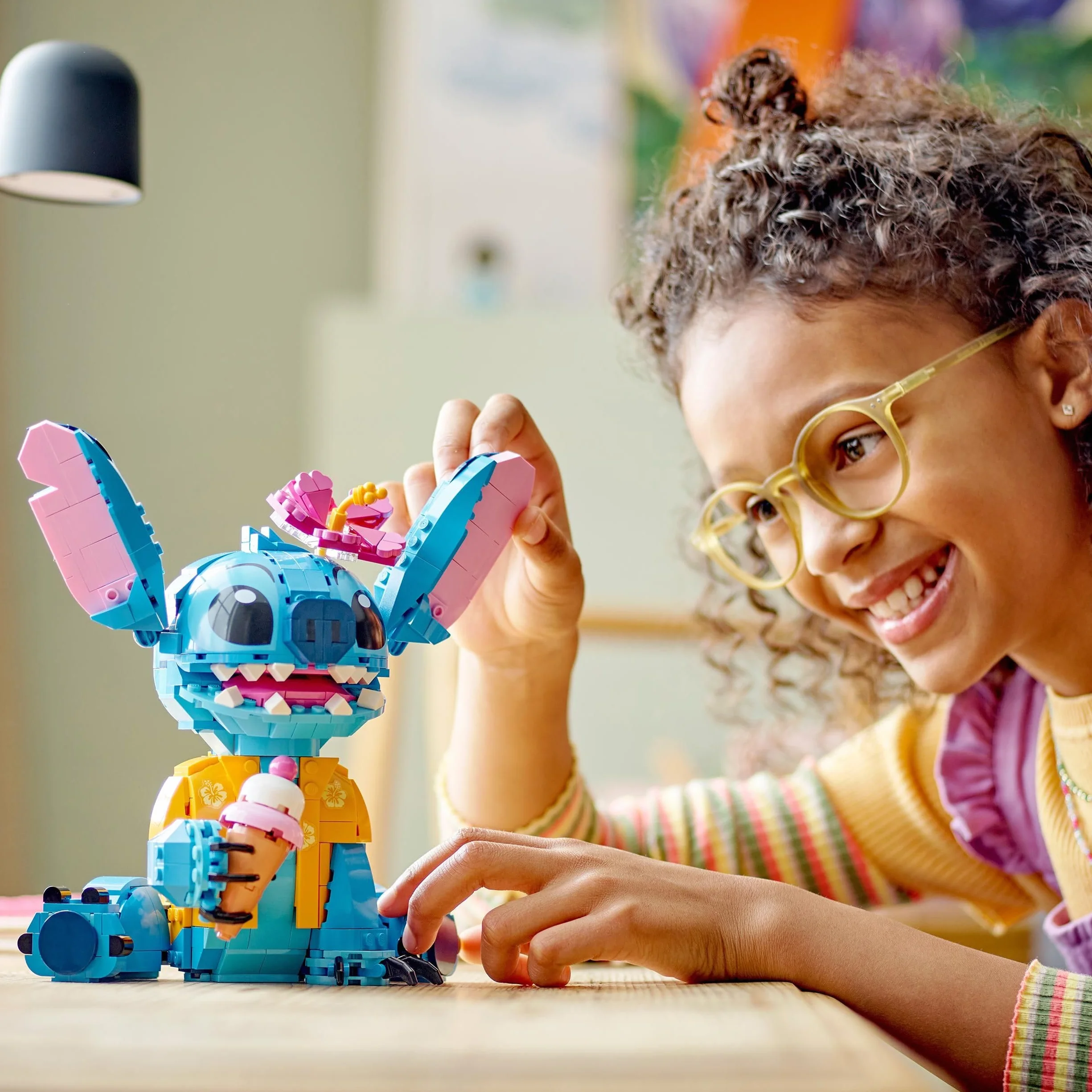 LEGO Disney Stitch 43249 Jouet de Construction Figurine à Exposer avec Cornet de Glace & Fleur pour Enfants dès 9 Ans