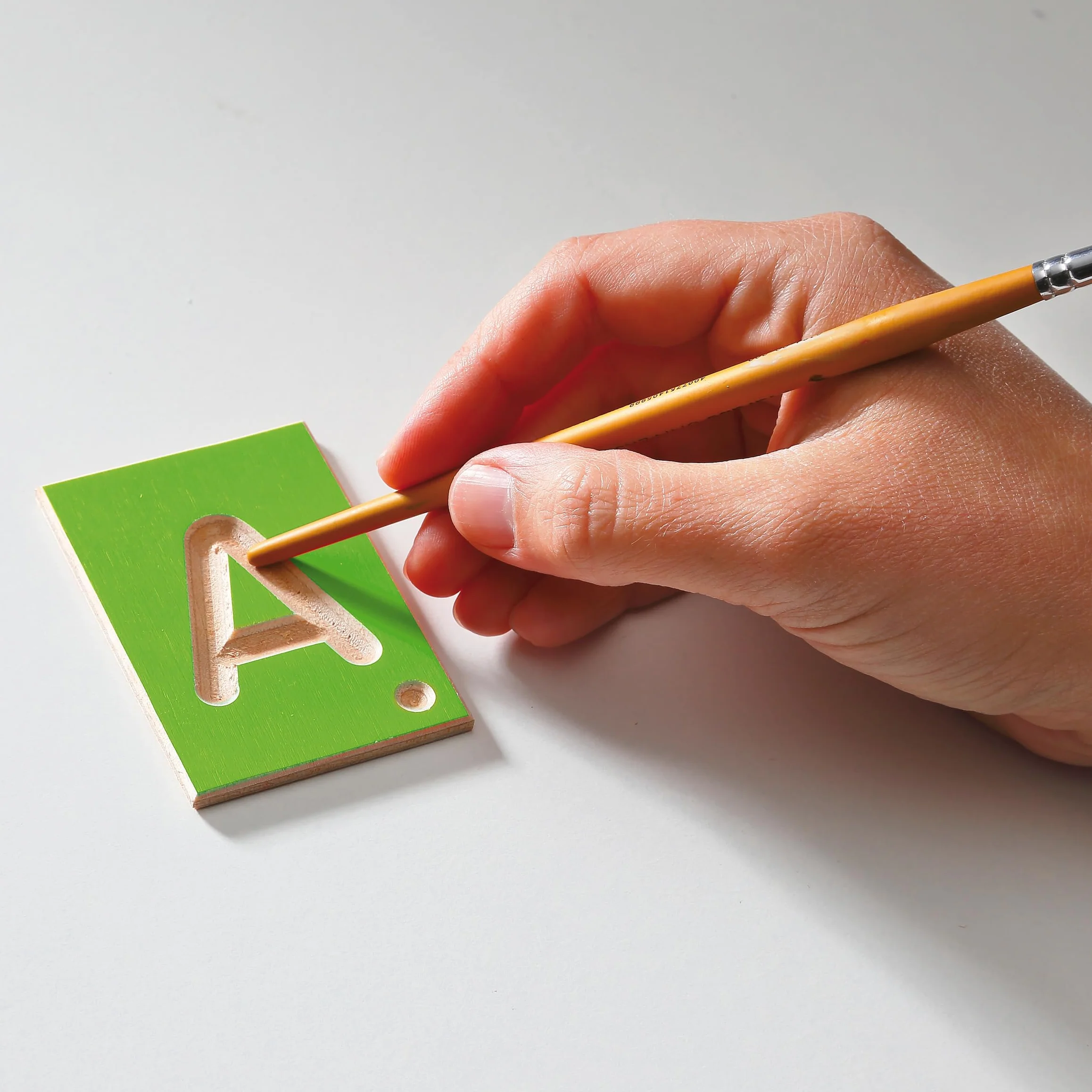 Erzi Jeu éducatif Lettres en Bois Version Allemande