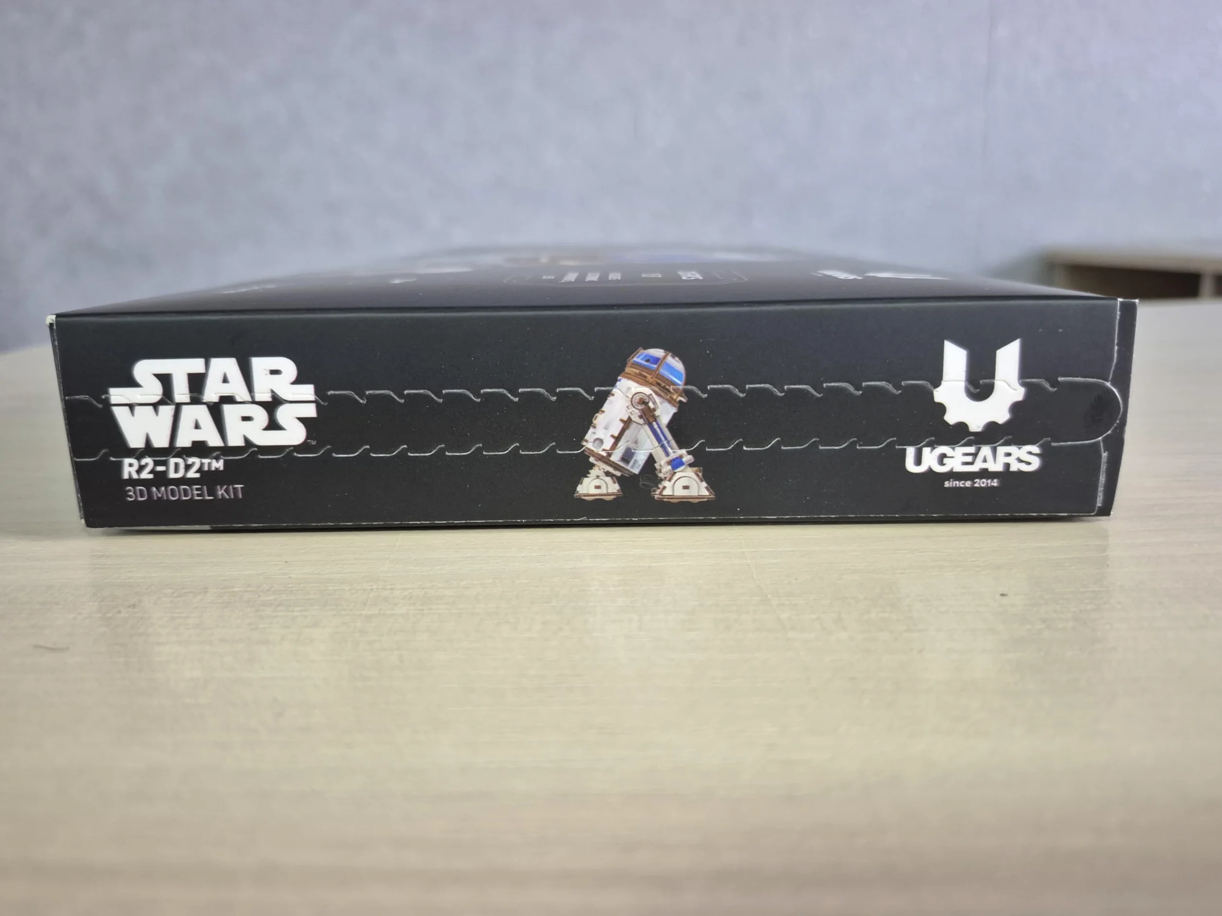 UGEARS Star Wars R2-D2 3D Puzzle Bois Adulte - Maquette en Bois a Construire, Puzzle 3D DIY